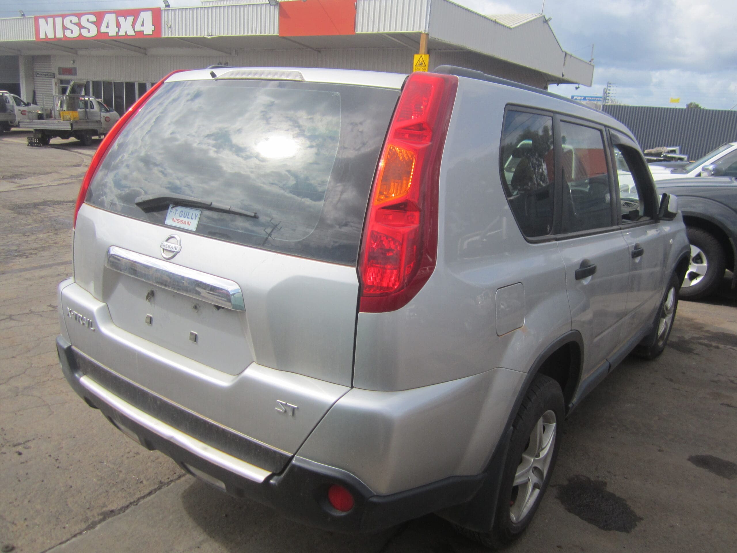 NISSAN X-TRAIL T31 S1 ST SILVER 2009 WRECKING