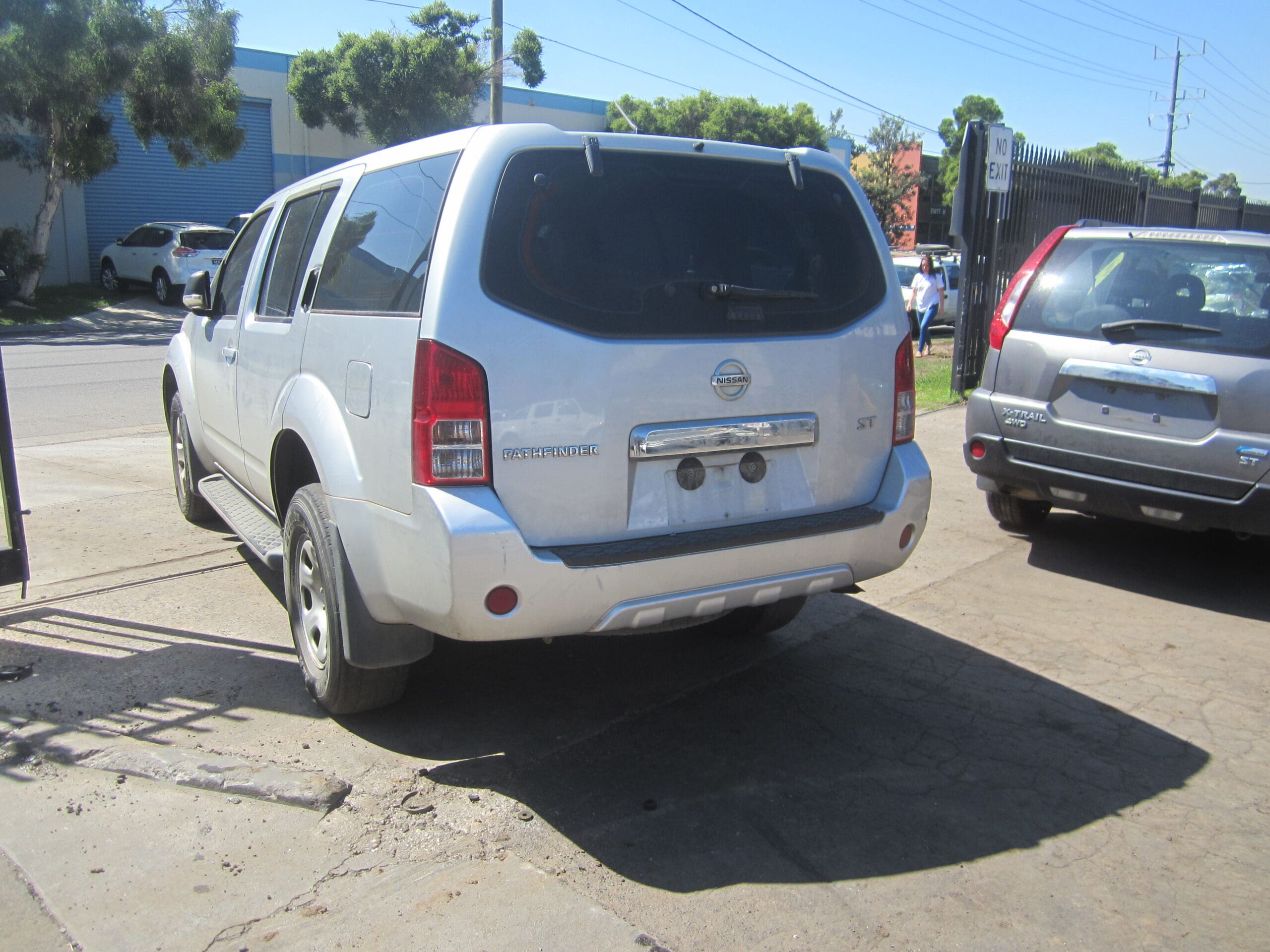 NISSAN PATHFINDER R51 ST DIESEL SILVER 2011 WRECKING