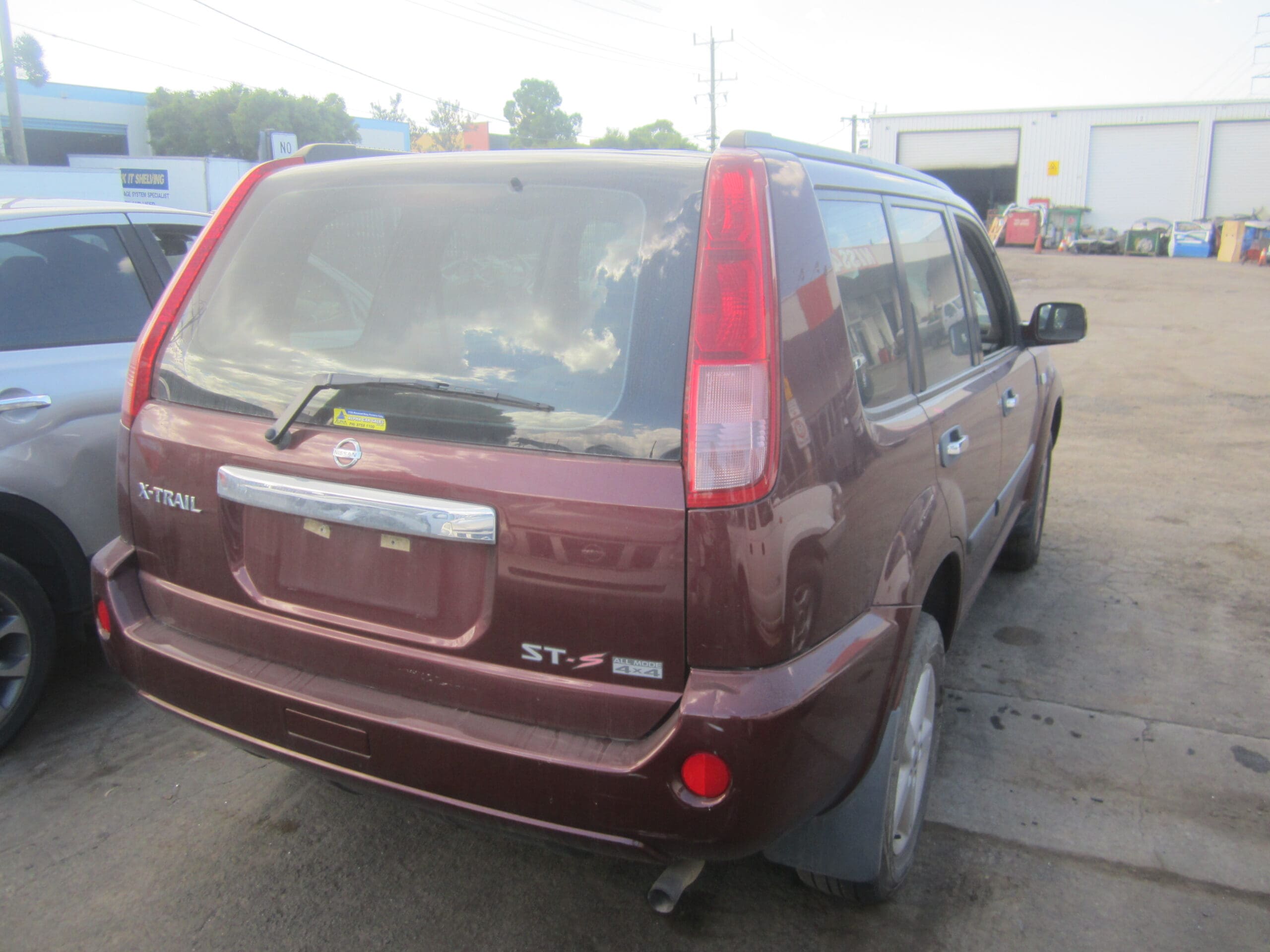 NISSAN X-TRAIL T30 ST-S 2.5 4X4 PETROL 2006 WRECKING