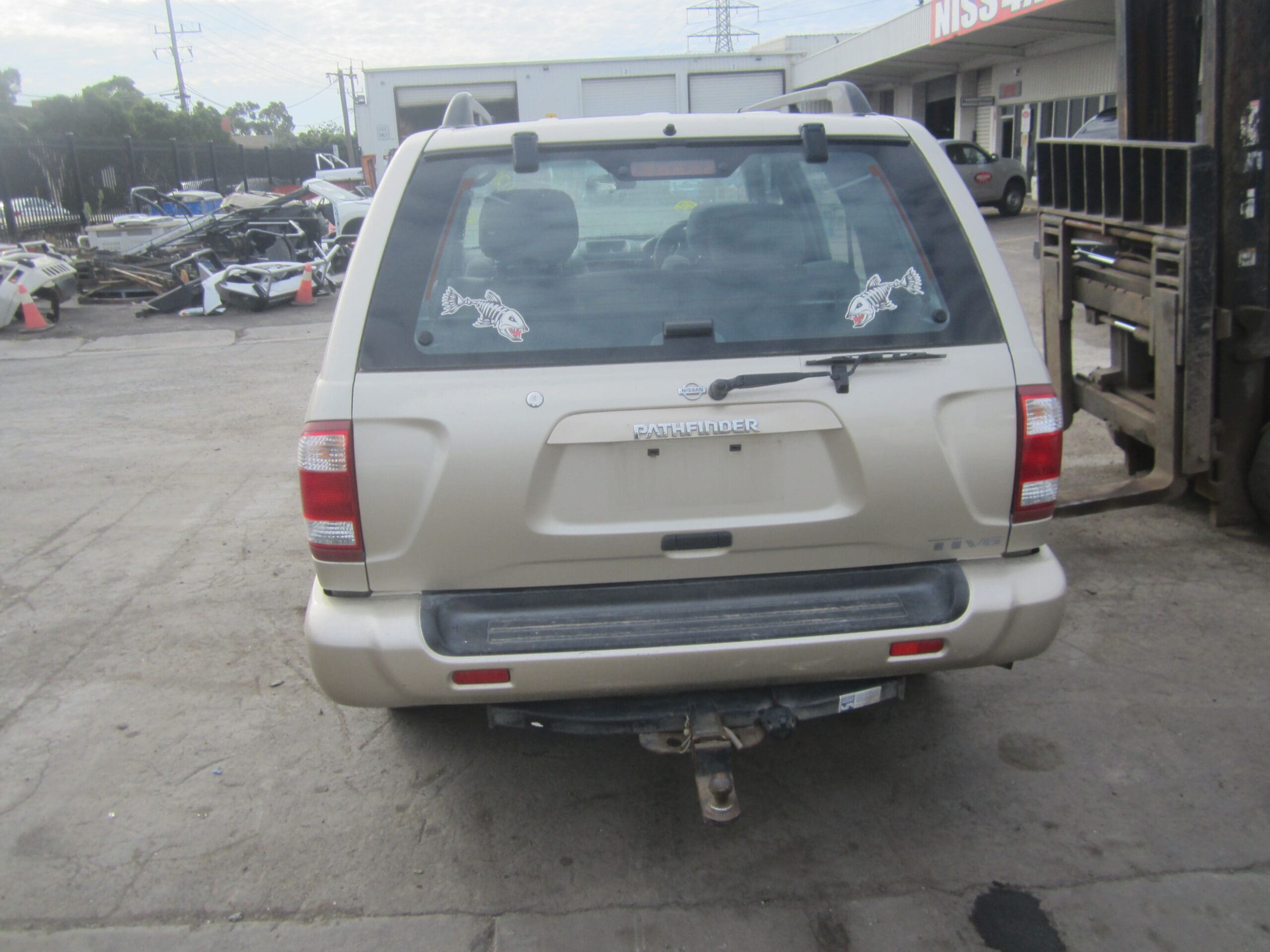 NISSAN PATHFINDER R50 Ti 4X4 VG33 AUTO GOLD 2001 WRECKING