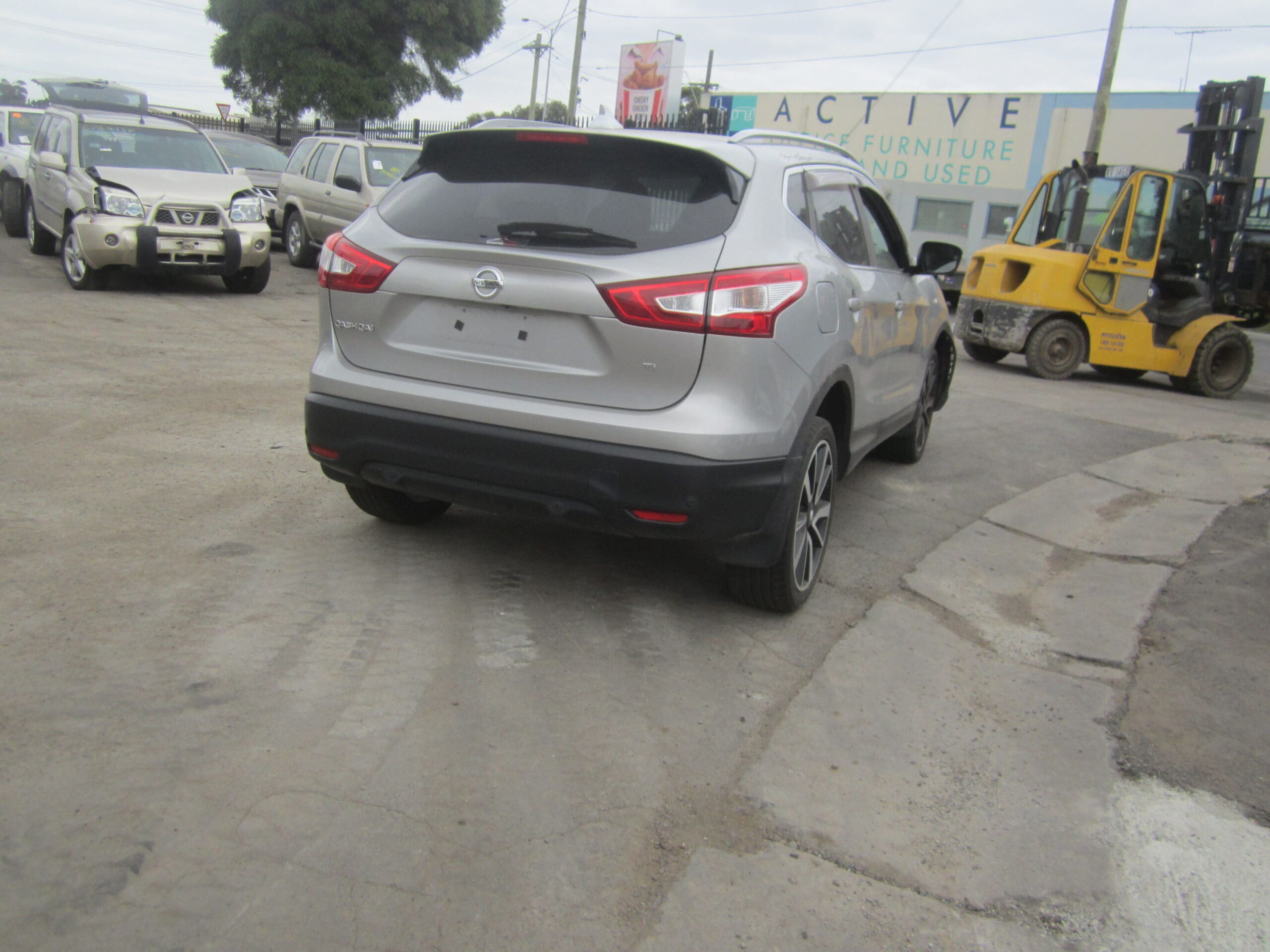 NISSAN QASHQAI J11 Ti 2L PETROL SILVER 2015 WRECKING