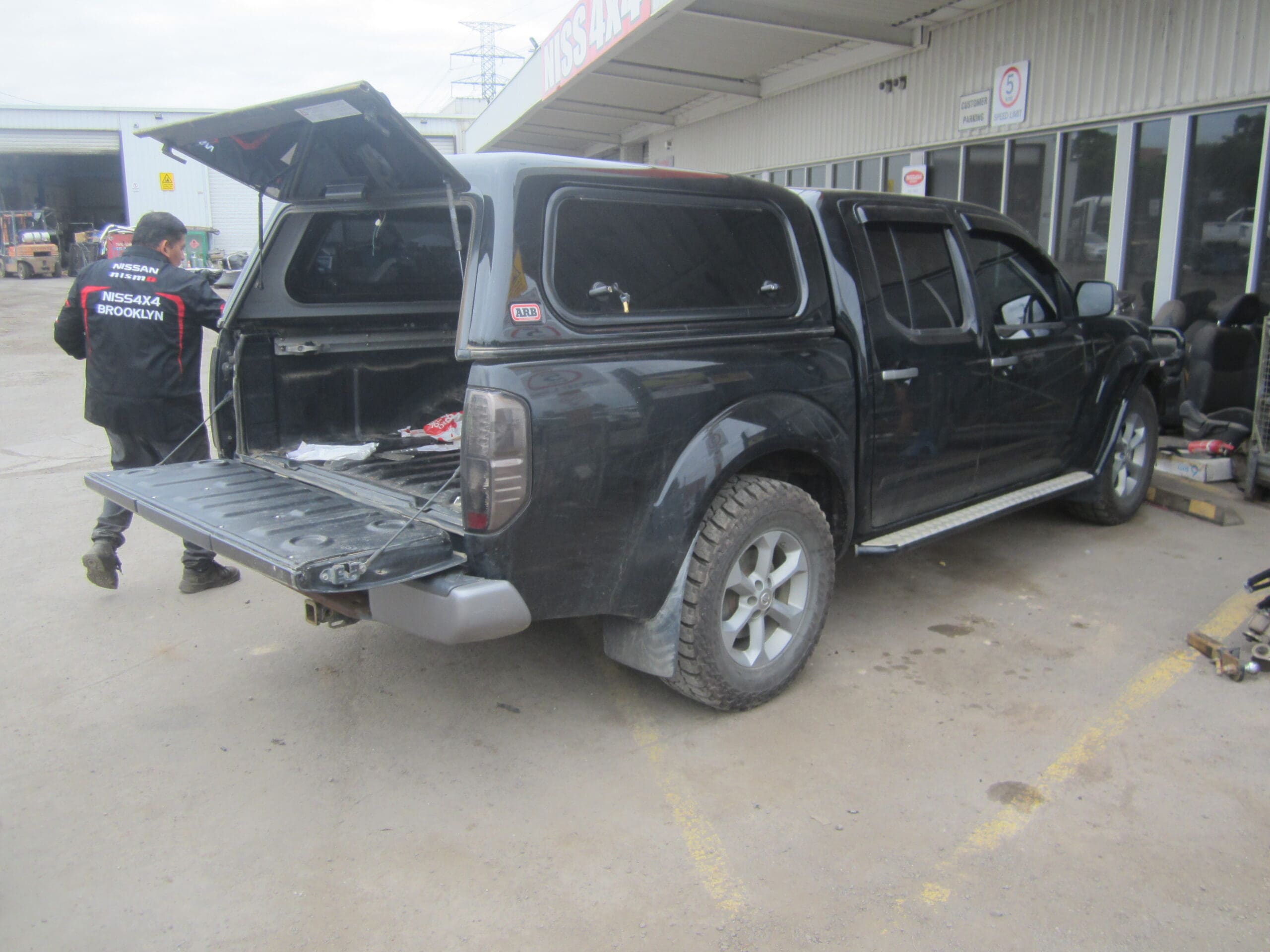 NISSAN NAVARA D40 VSK YD25 DIESEL BLACK 2012 WRECKING