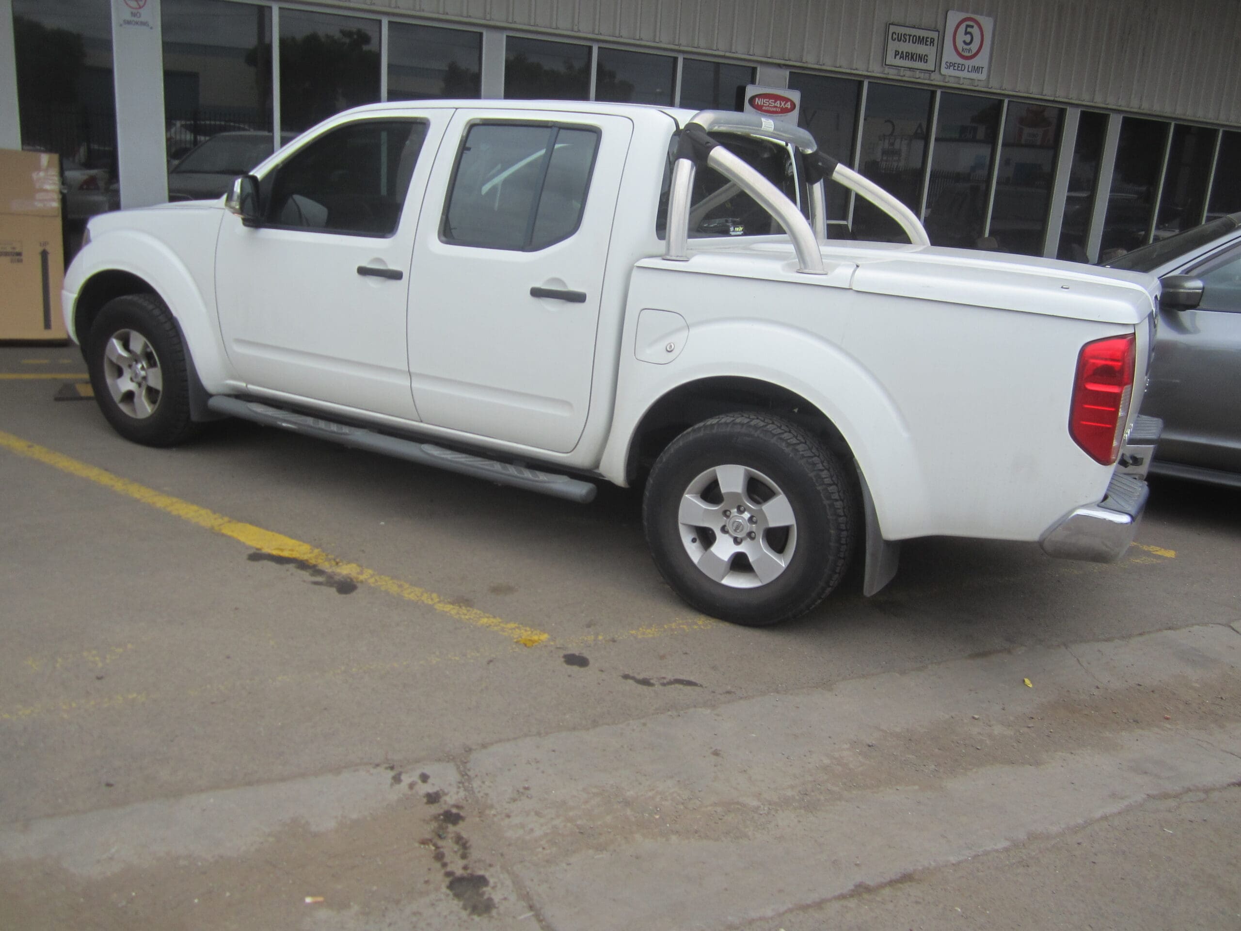 NISSAN NAVARA D40 VSK VQ40 V6 4X4 PETROL WHITE 2008 WRECKING