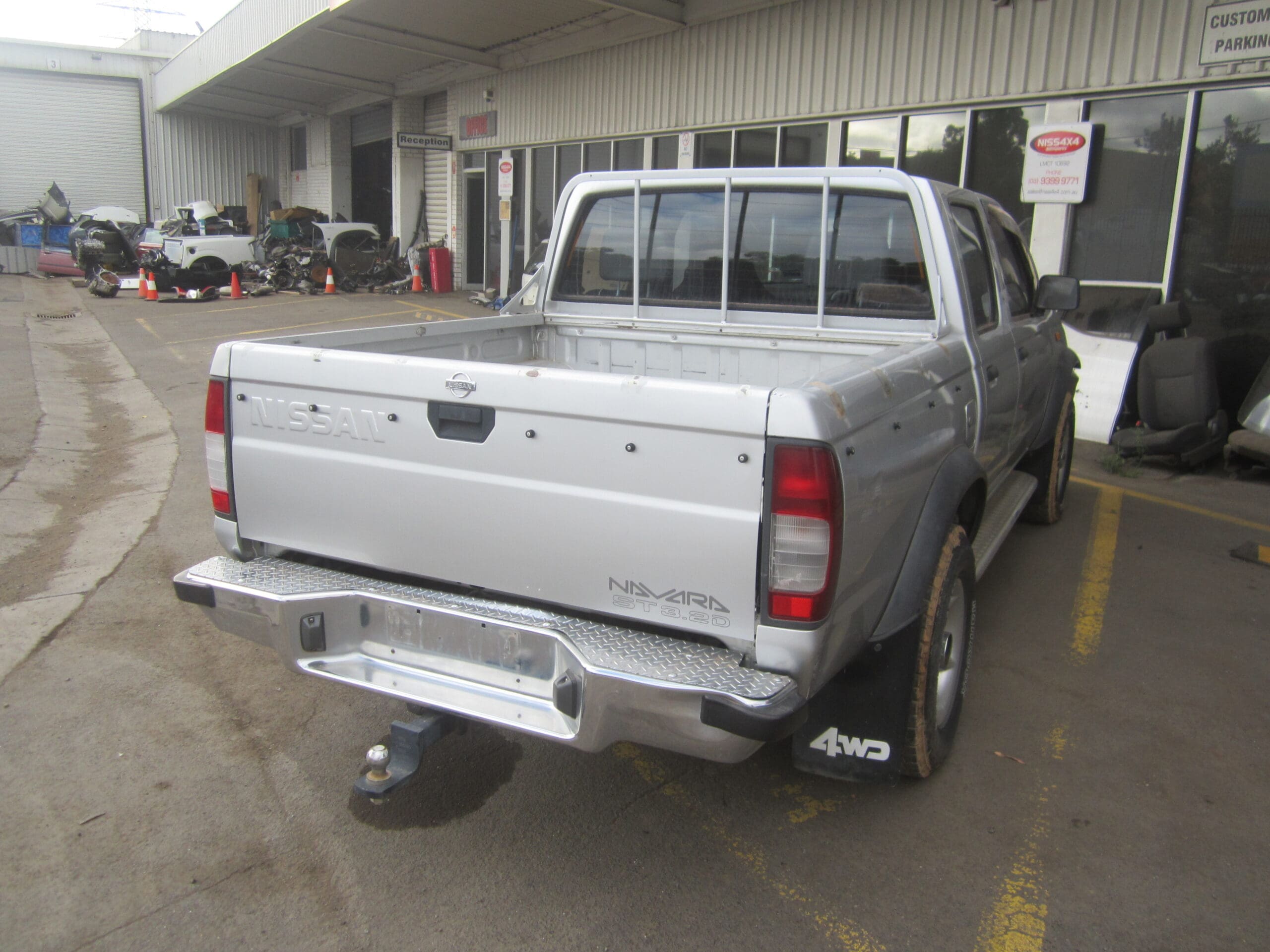 NISSAN NAVARA D22 QD32 DIESEL 4X4 SILVER 1999 WRECKING