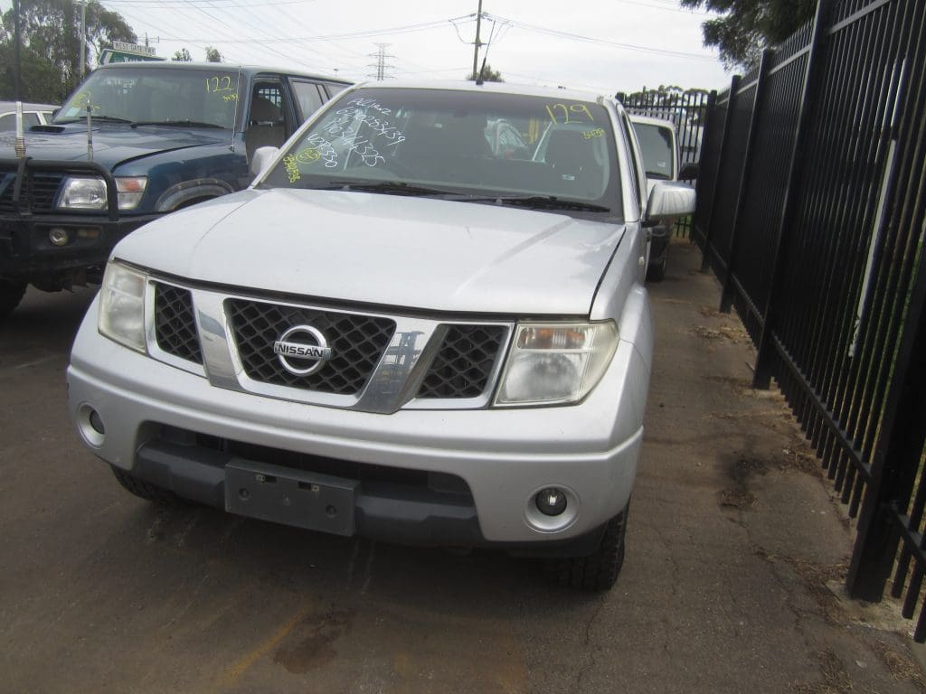 NISSAN NAVARA D40 ST-X VSK SPAIN YD25 DIESEL SILVER 2008 WRECKING