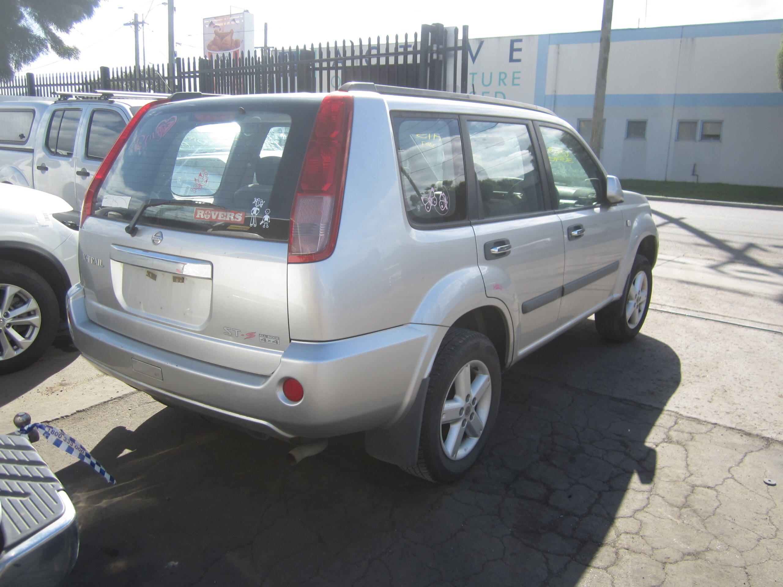 NISSAN X-TRAIL T30 QR25 PETROL 4X4 SILVER 2007 WRECKING