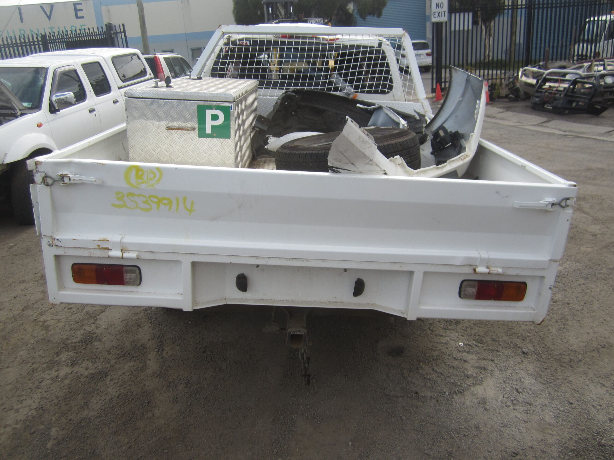 NISSAN NAVARA D23 NP300 KING CAB YS23 DIESEL WHITE 2016 WRECKING