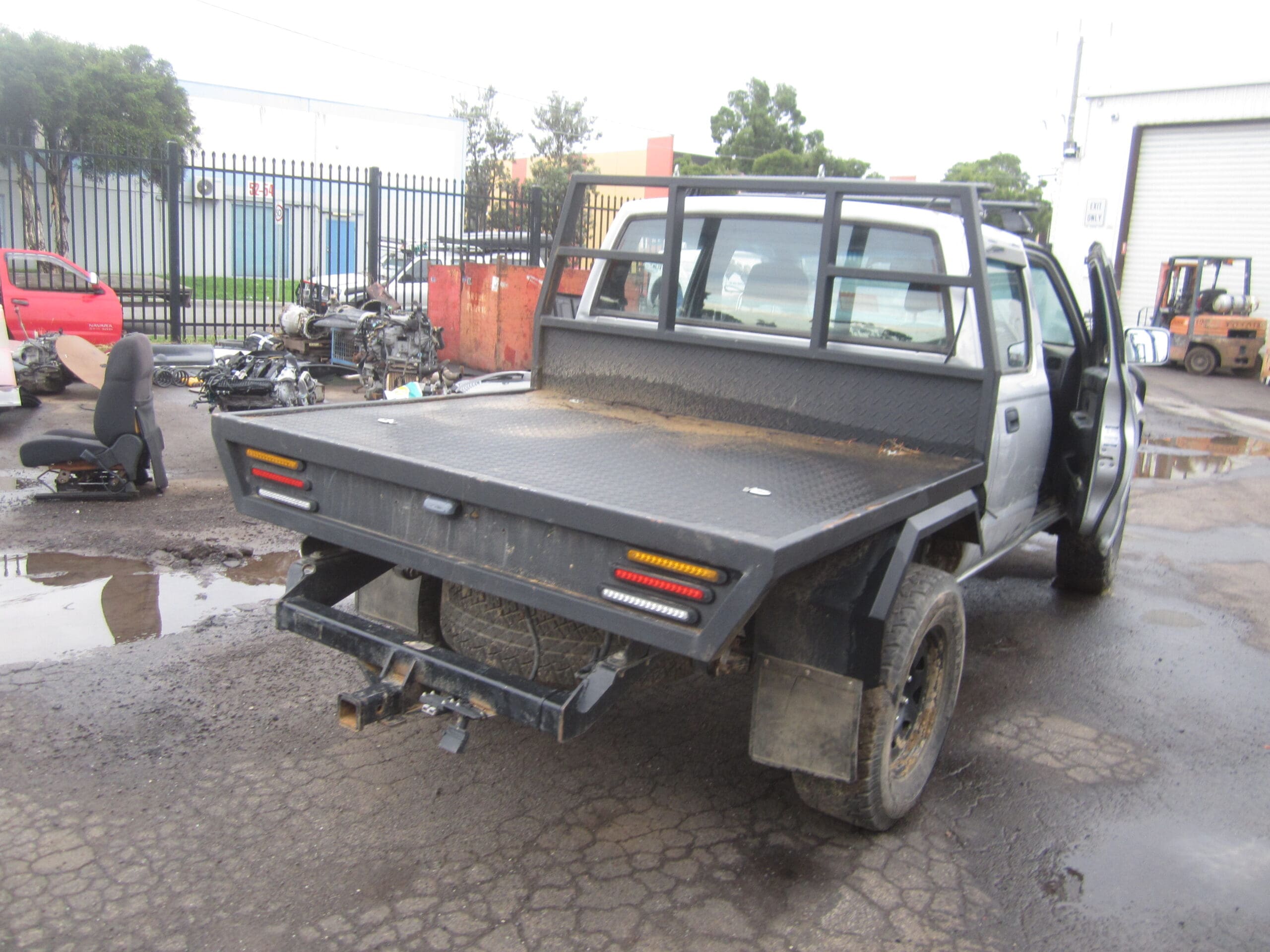 NISSAN NAVARA D22 ST-R DUALCAB YD25 DIESEL TRAY 2012 WRECKING
