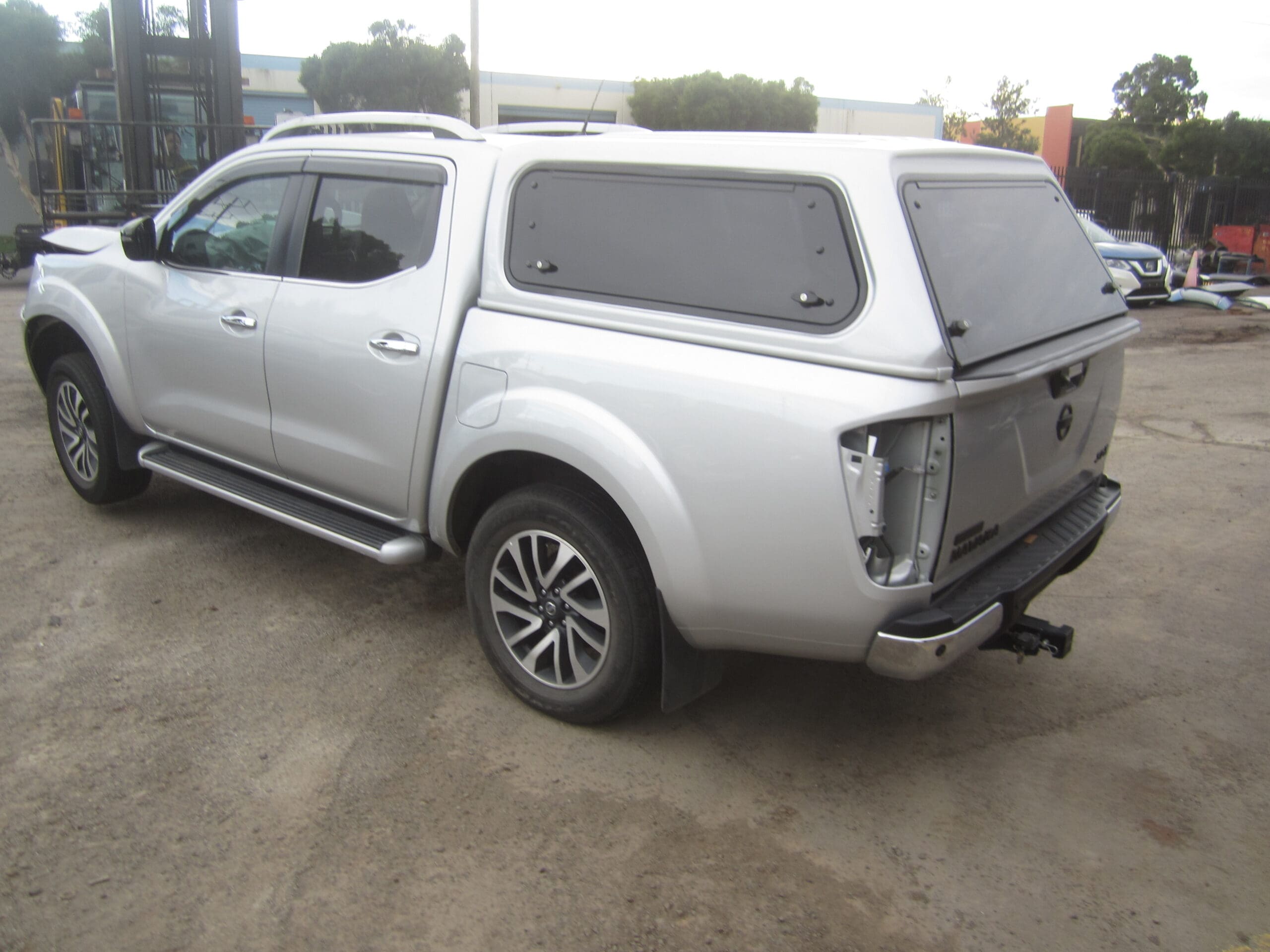 NISSAN NAVARA D23 NP300 YS23 DIESEL SILVER 2015 WRECKING
