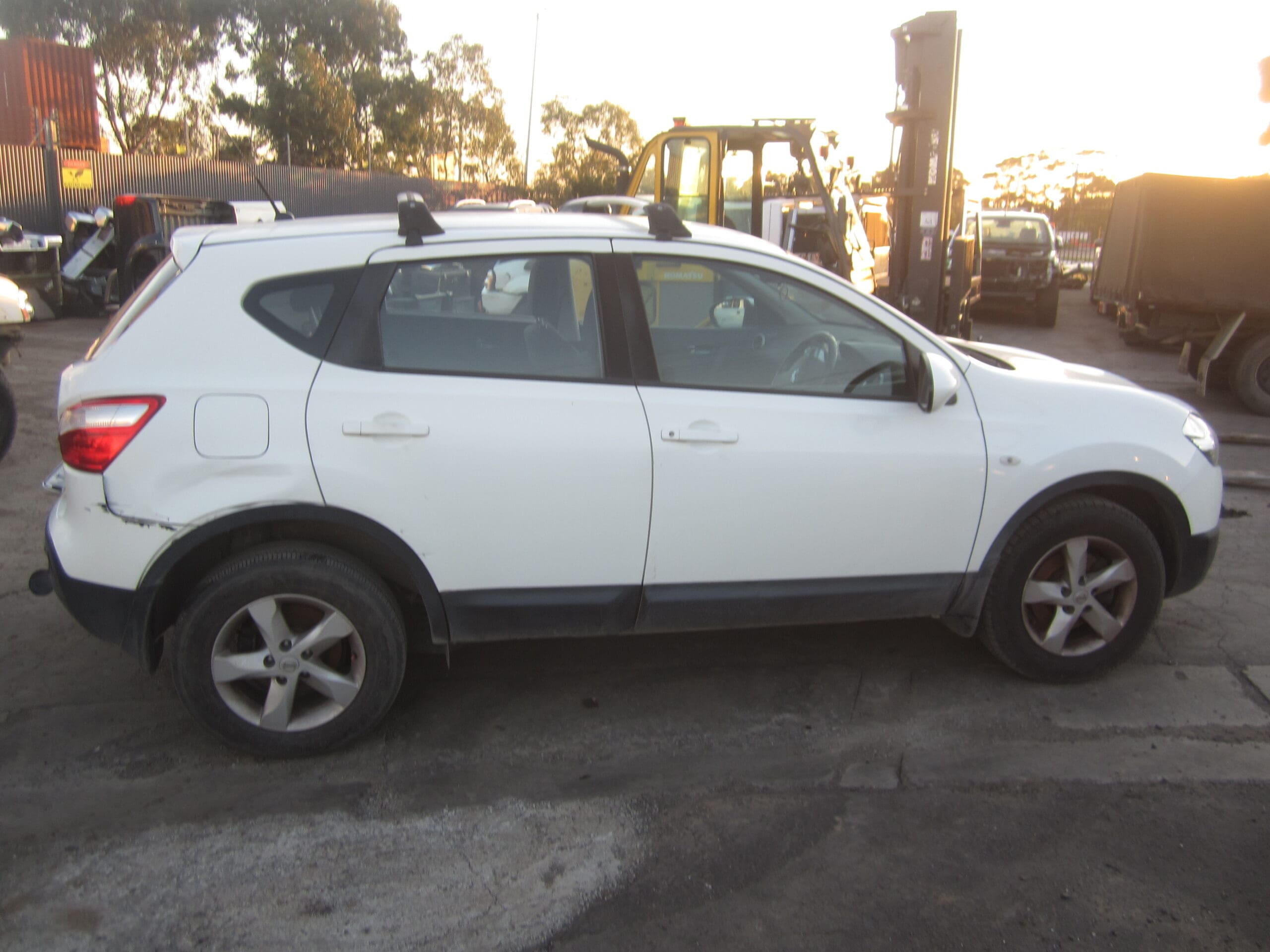 NISSAN DUALIS J10 ST 5 SEAT MR20 PETROL WHITE 2010 WRECKING