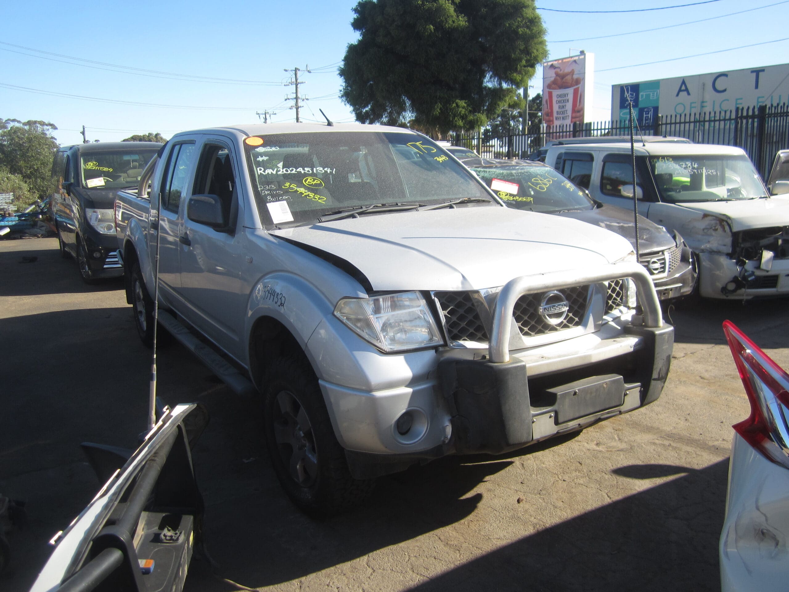 NAVARA D40 VSK SPAIN YD25 DIESEL SILVER 2008 WRECKING