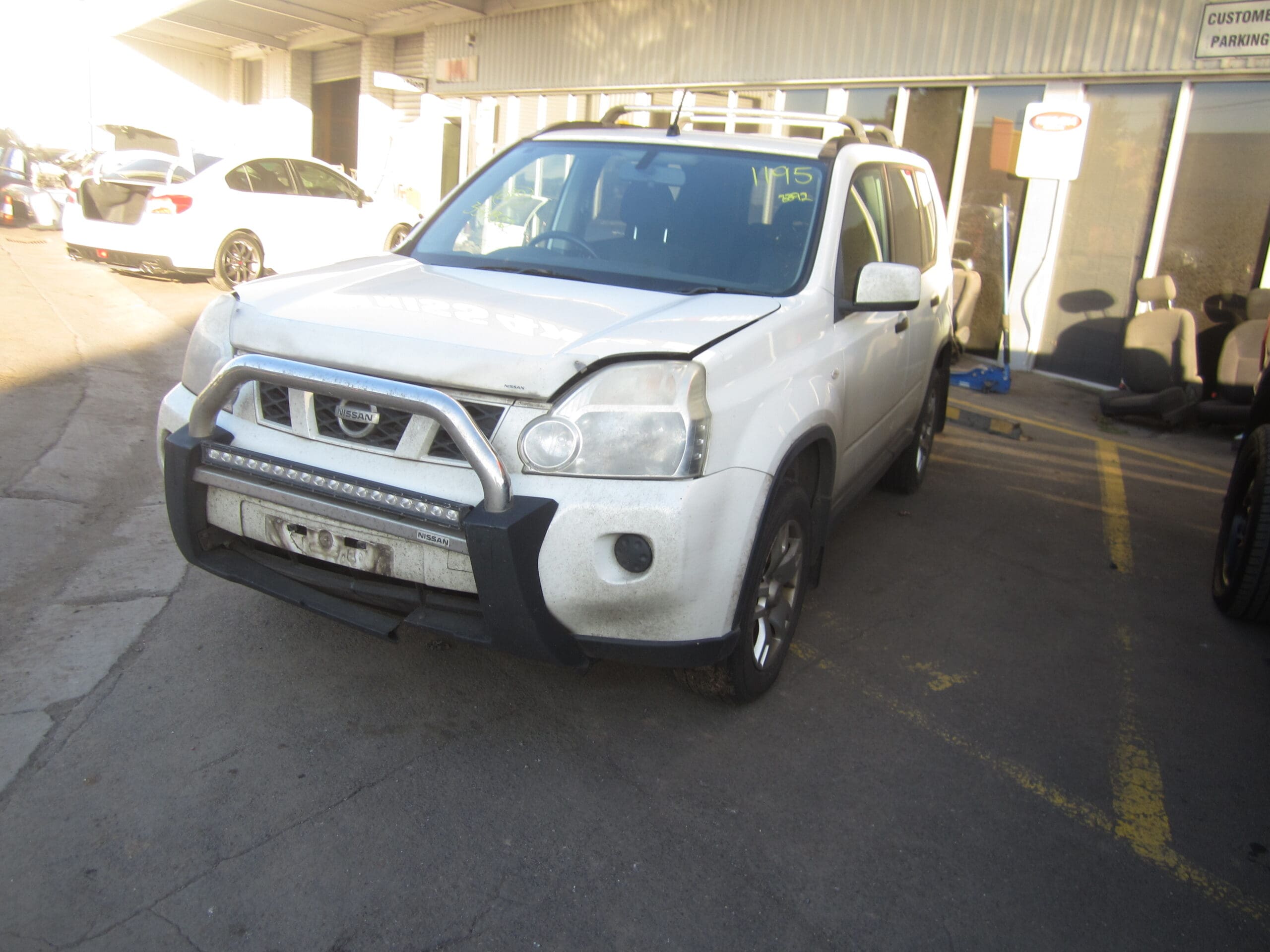 NISSAN X-TRAIL T31 SERIES 1 WHITE 2008 WRECKING