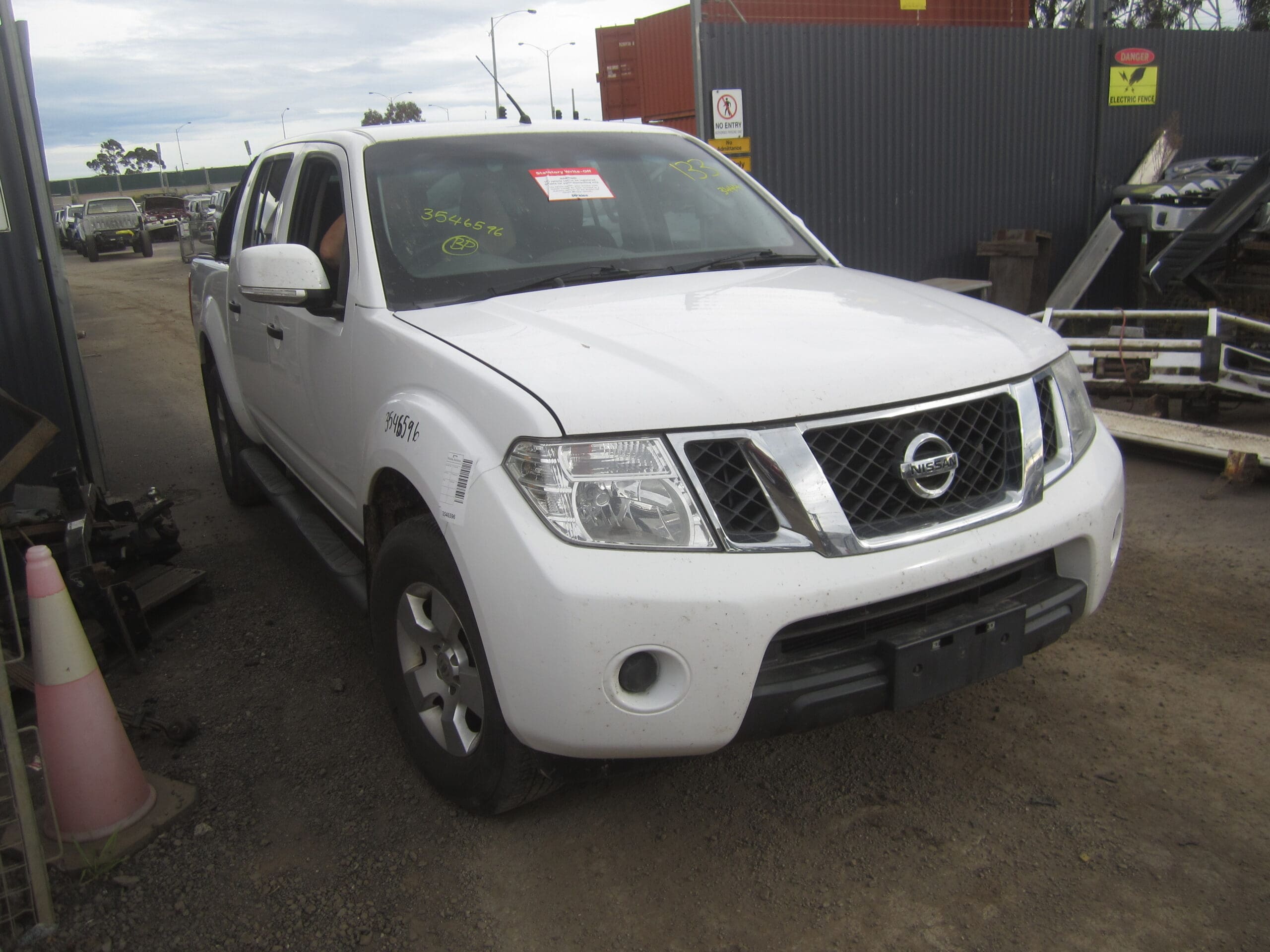 NISSAN NAVARA D40 VSK SPAIN YD25 DIESEL WHITE 2012 WRECKING
