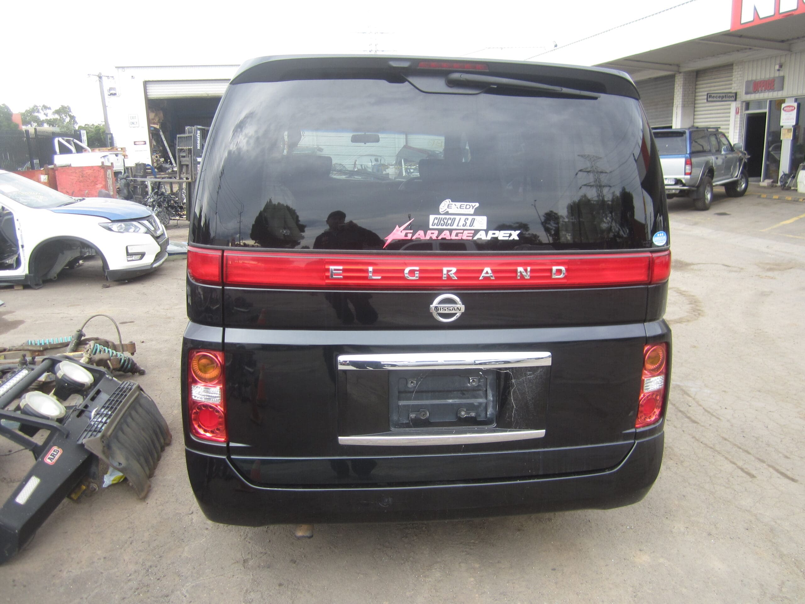 NISSAN ELGRAND E51 VQ35 BLACK 2005 WRECKING