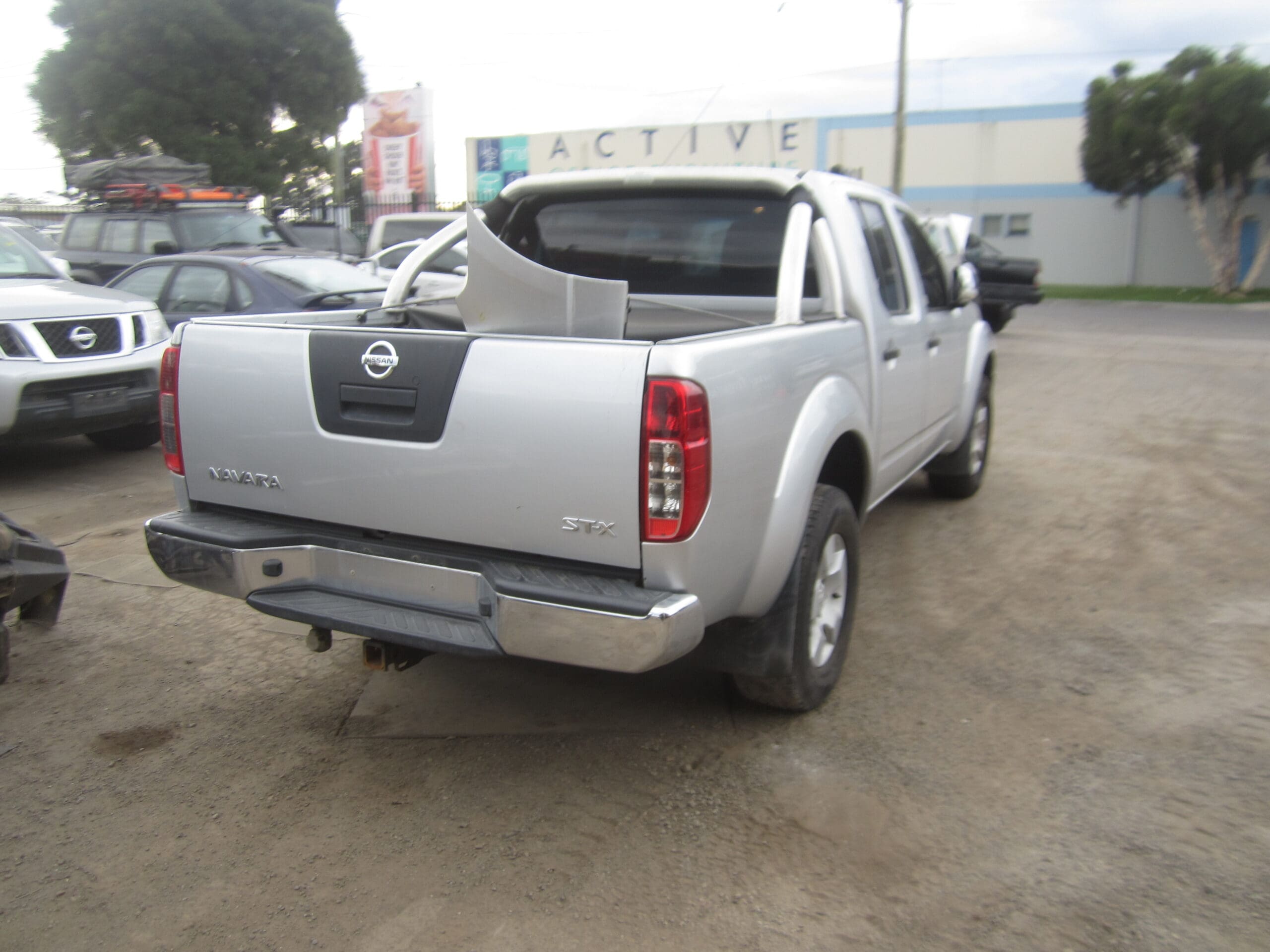 NISSAN NAVARA D40 VSK YD25 DIESEL SPAIN SILVER 2008 WRECKING