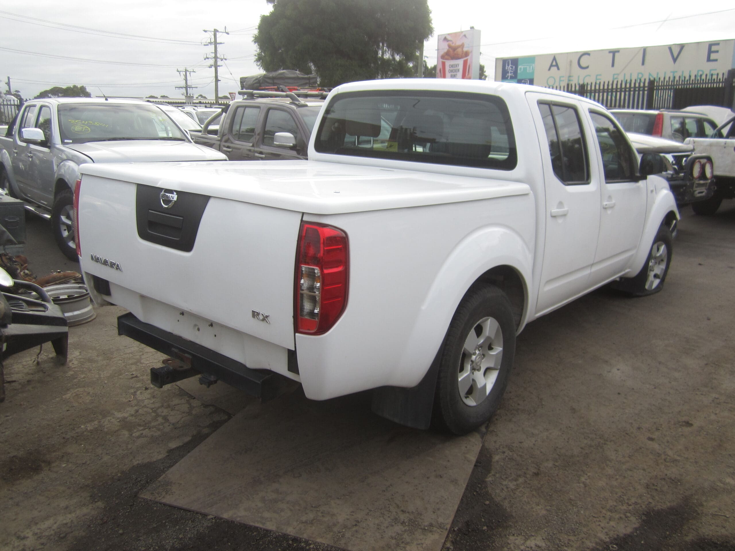 NISSAN NAVARA D40 MNT YD25 DIESEL WHITE 2009 WRECKING