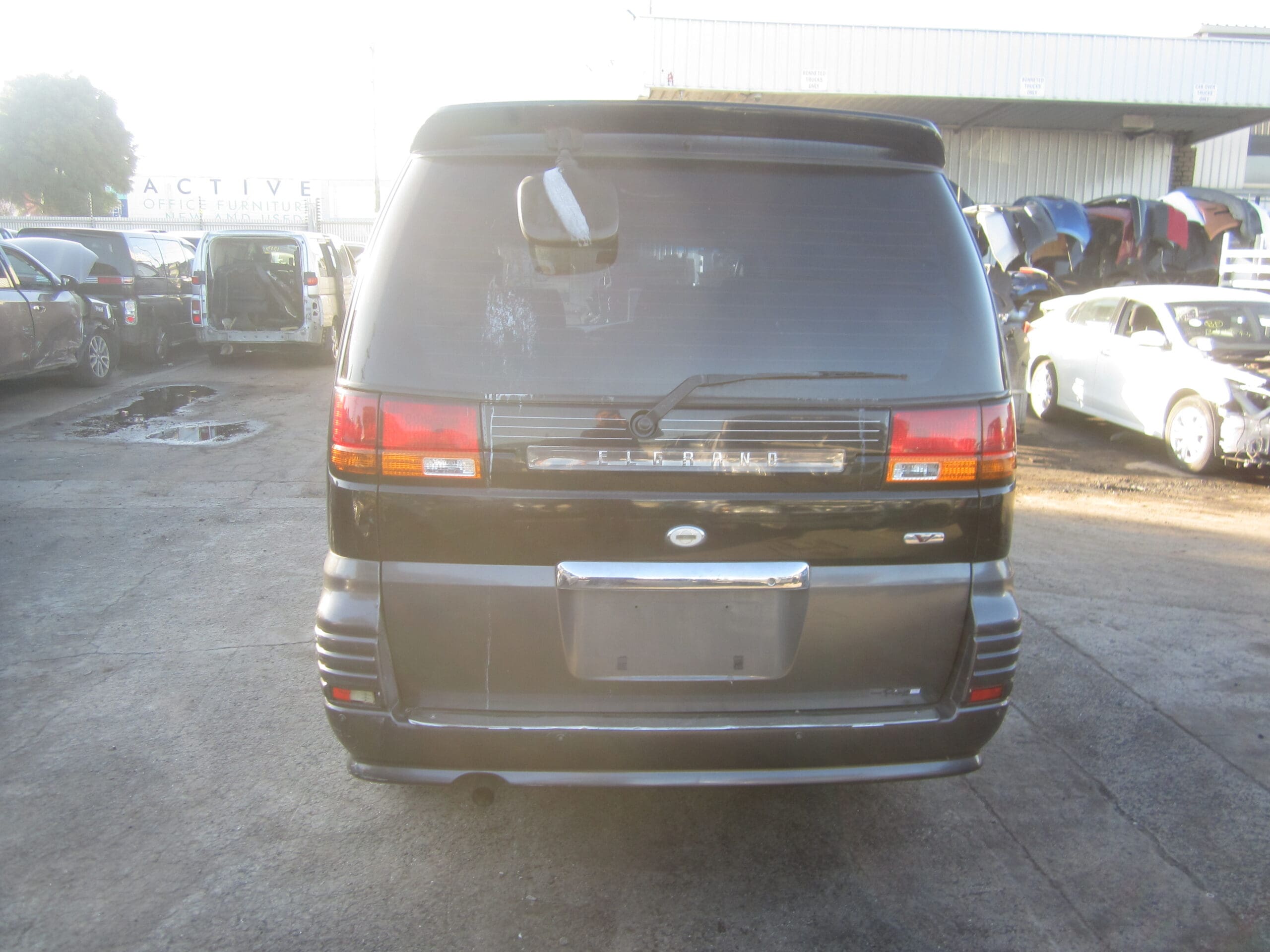 NISSAN ELGRAND E50 VQ35 V6 AUTO BLACK 2000 WRECKING