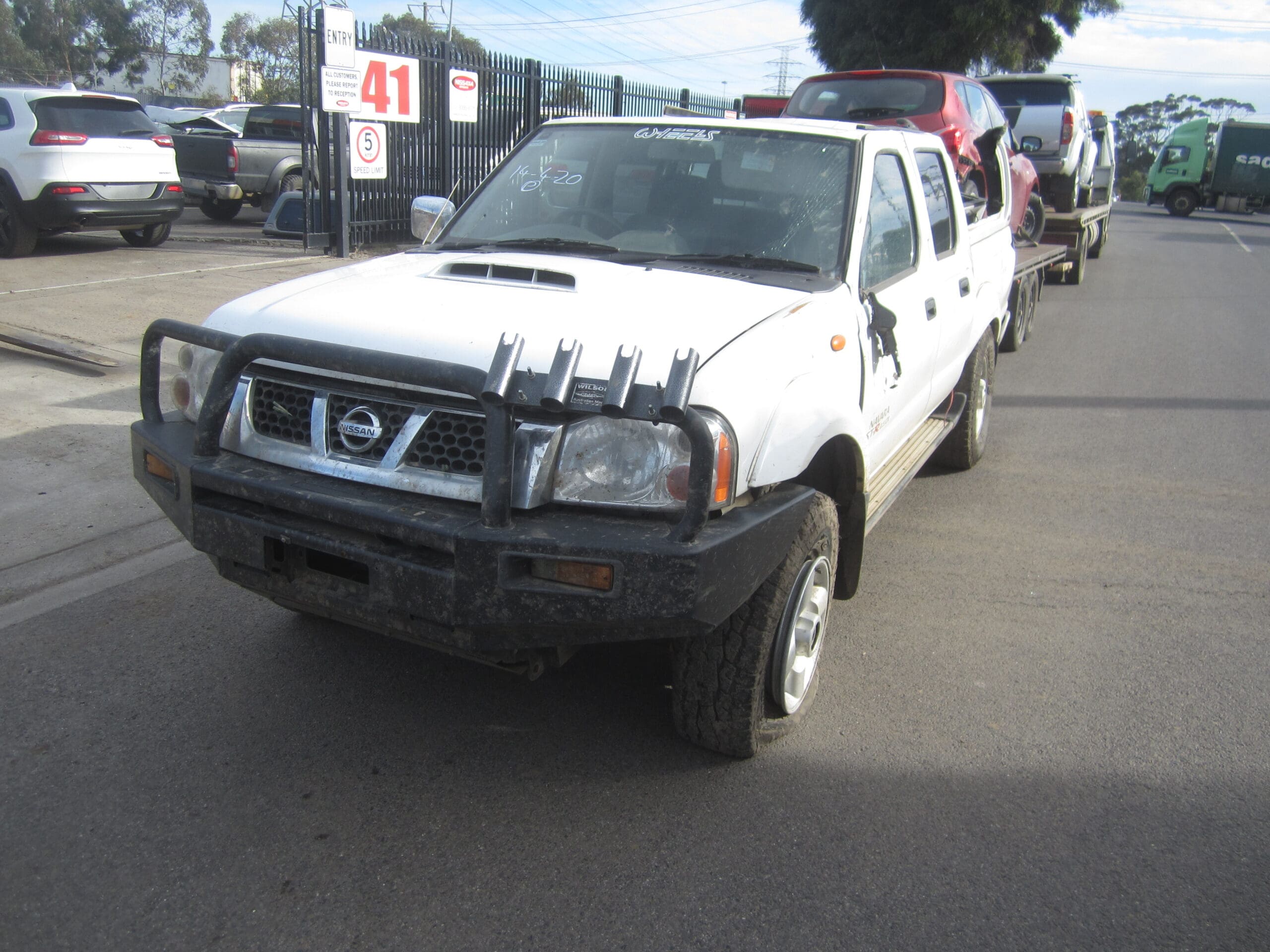 NISSAN NAVARA D22 ST-R YD25 DIESEL 4X4 WHITE 2010 WRECKING