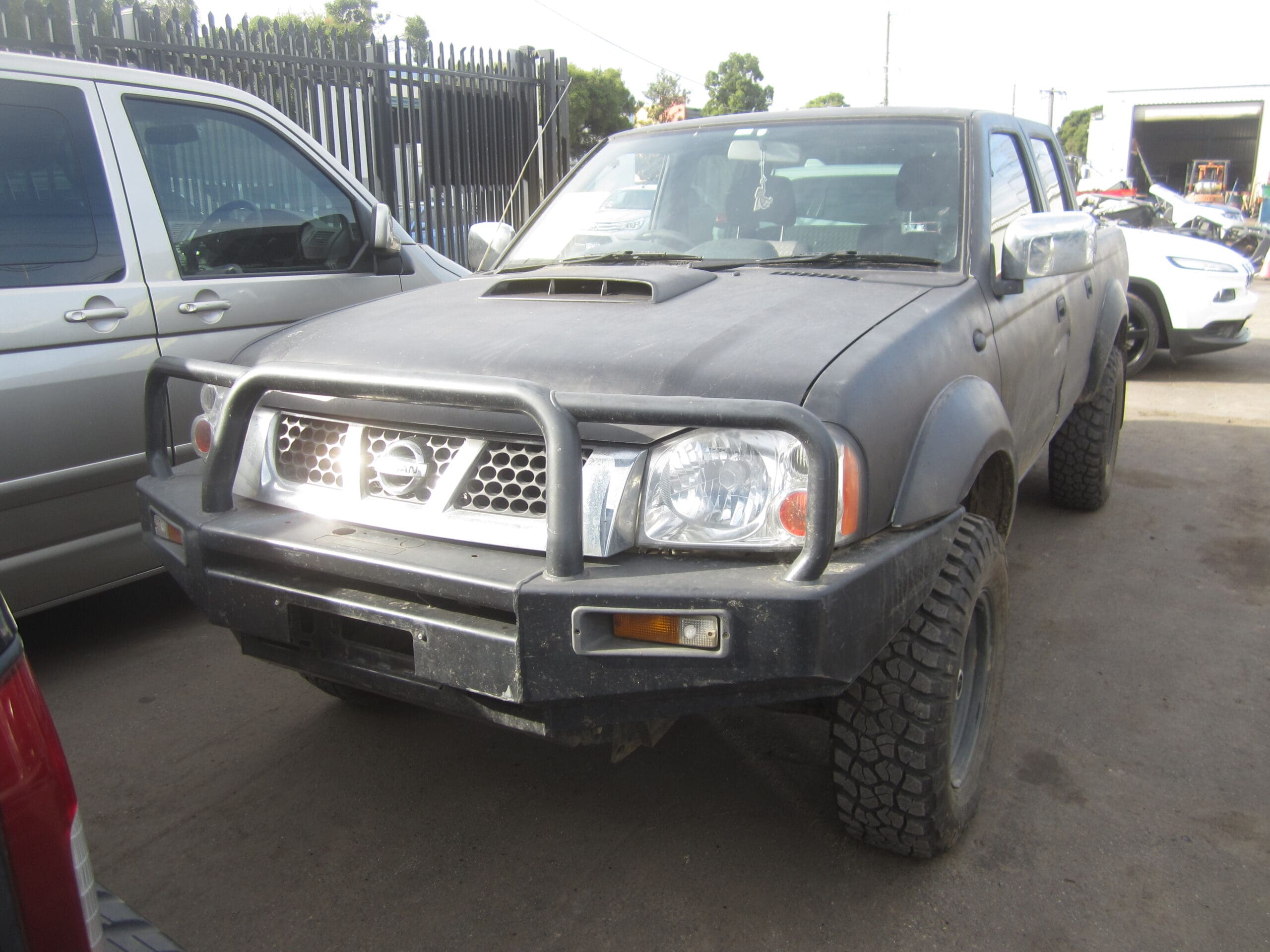 NISSAN NAVARA D22 ST-R YD25 4X4 BLACK 2010 WRECKING