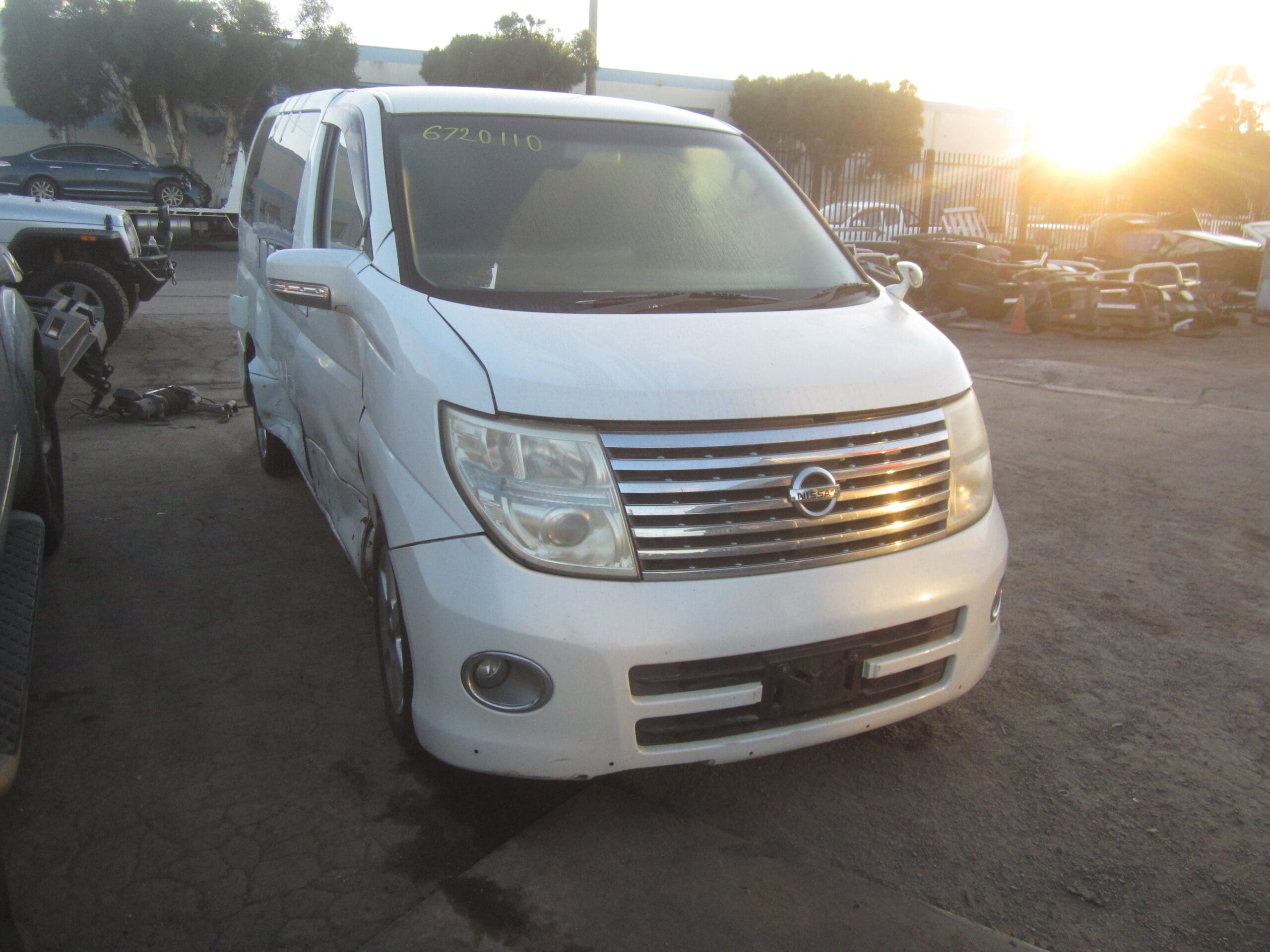 NISSAN ELGRAND E51 VQ35 AUTO WHITE 2005 WRECKING