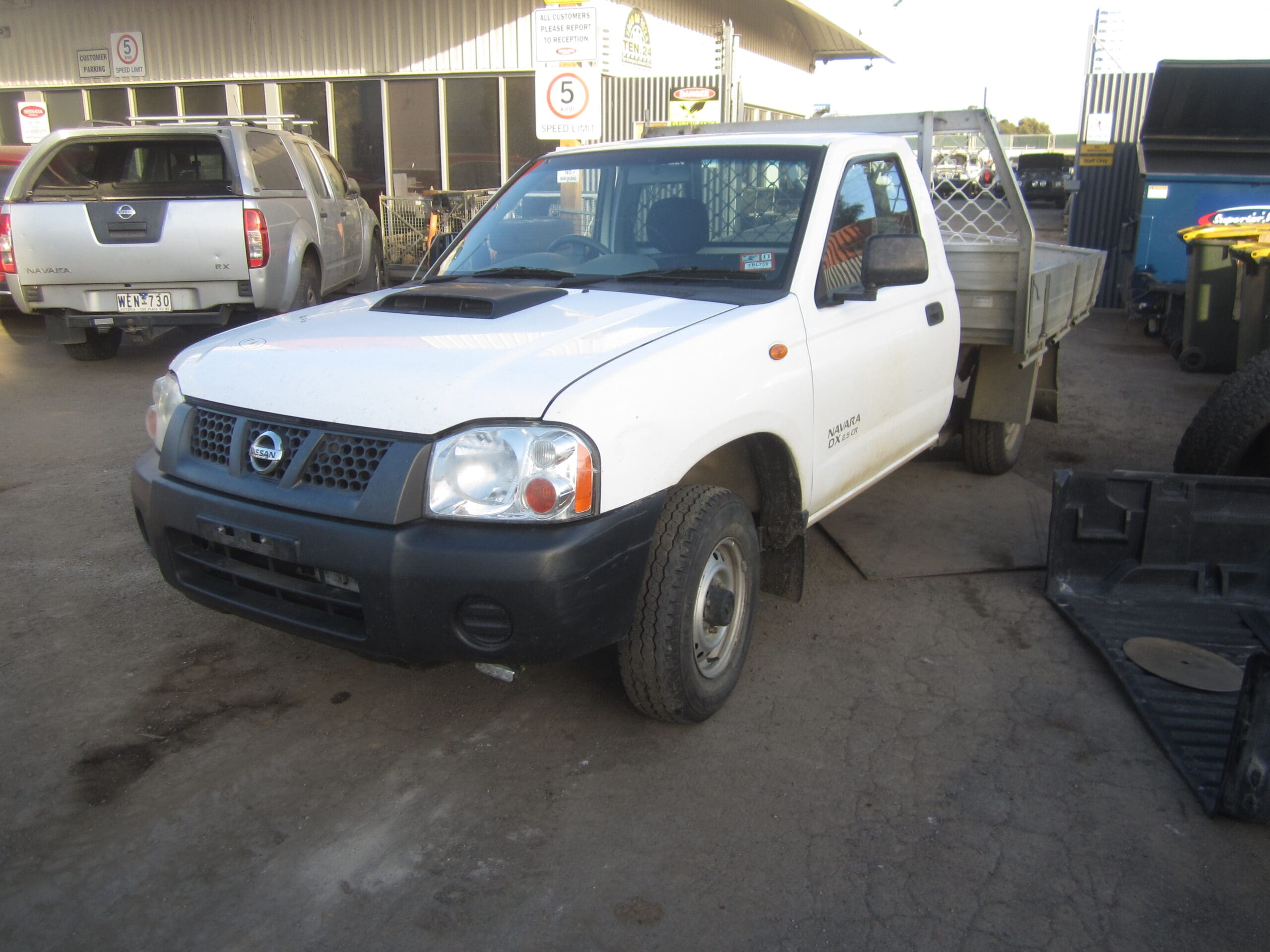 NISSAN NAVARA D22 DX 2WD TRAY WHITE 2008 WRECKING