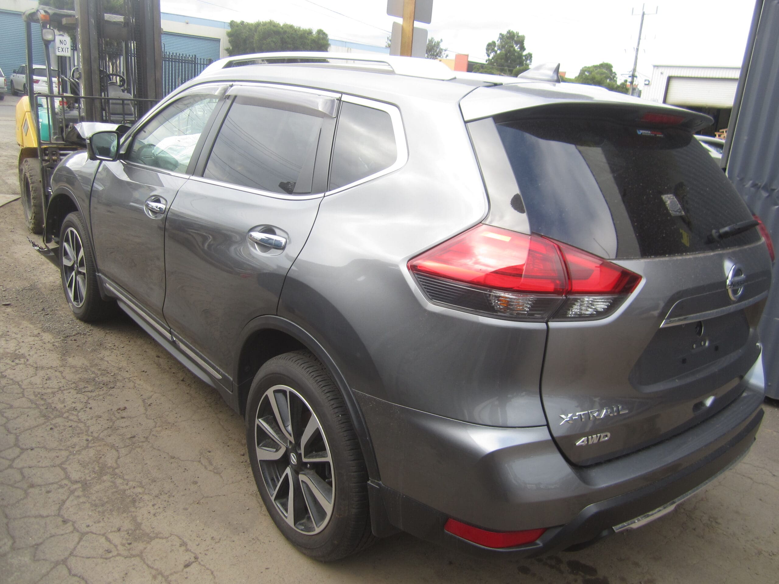 NISSAN X-TRAIL T32 SERIES 2 Ti QR25 4X4 GREY 2018 WRECKING