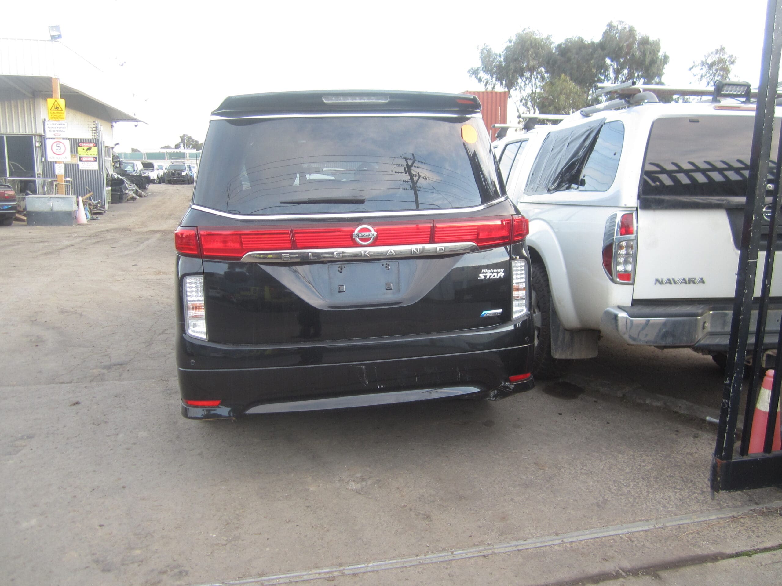 NISSAN ELGRAND E52 HIGHWAY STAR AUTO BLACK 2010 WRECKING