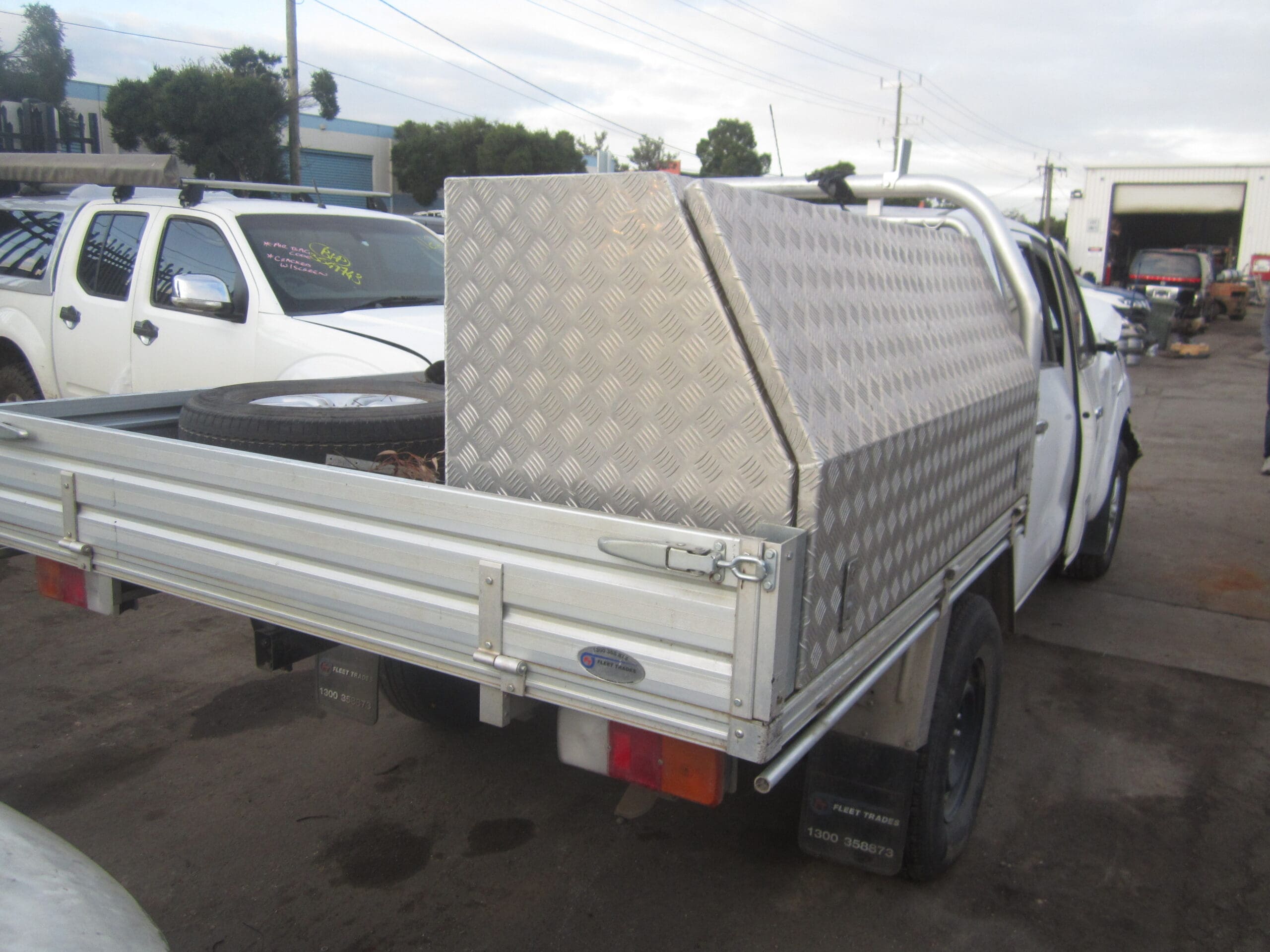NISSAN NAVARA D23 NP300 YS23 DIESEL TRAY WHITE 2014 WRECKING