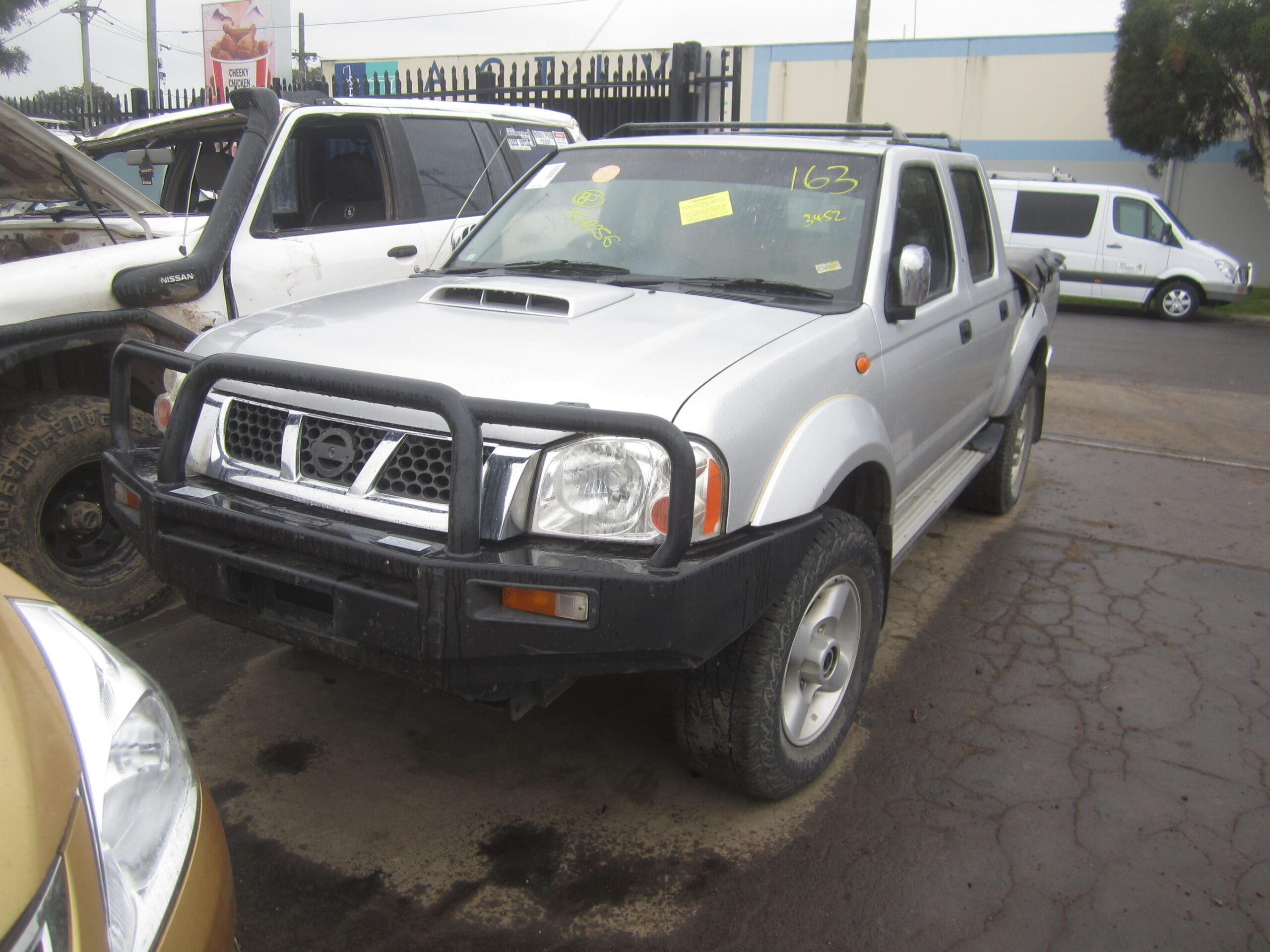 NISSAN NAVARA D22 ST-R YD25 DIESEL 4X4 SILVER 2010 WRECKING