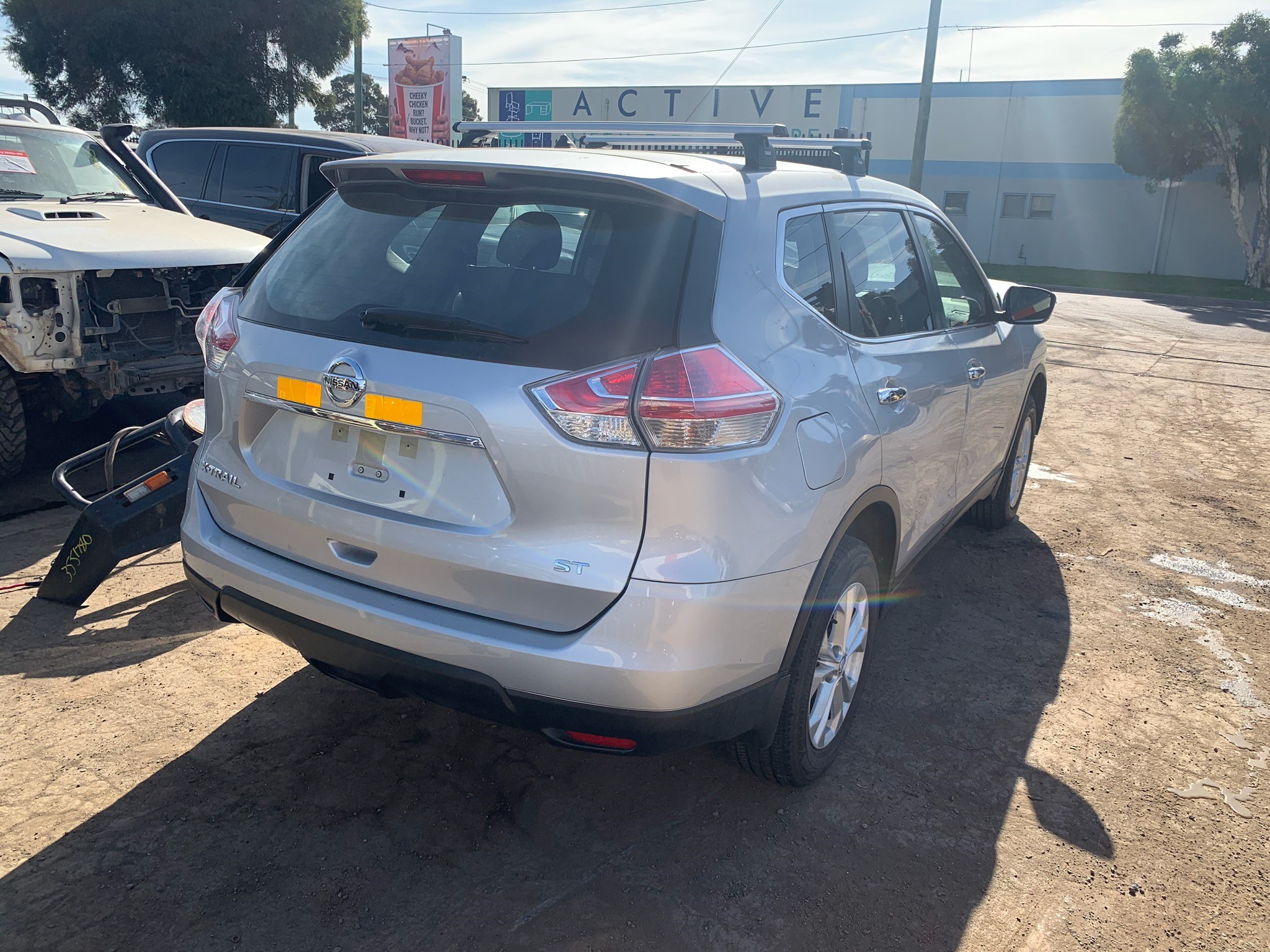 NISSAN X-TRAIL T32 ST 2WD SILVER 2015 WRECKING