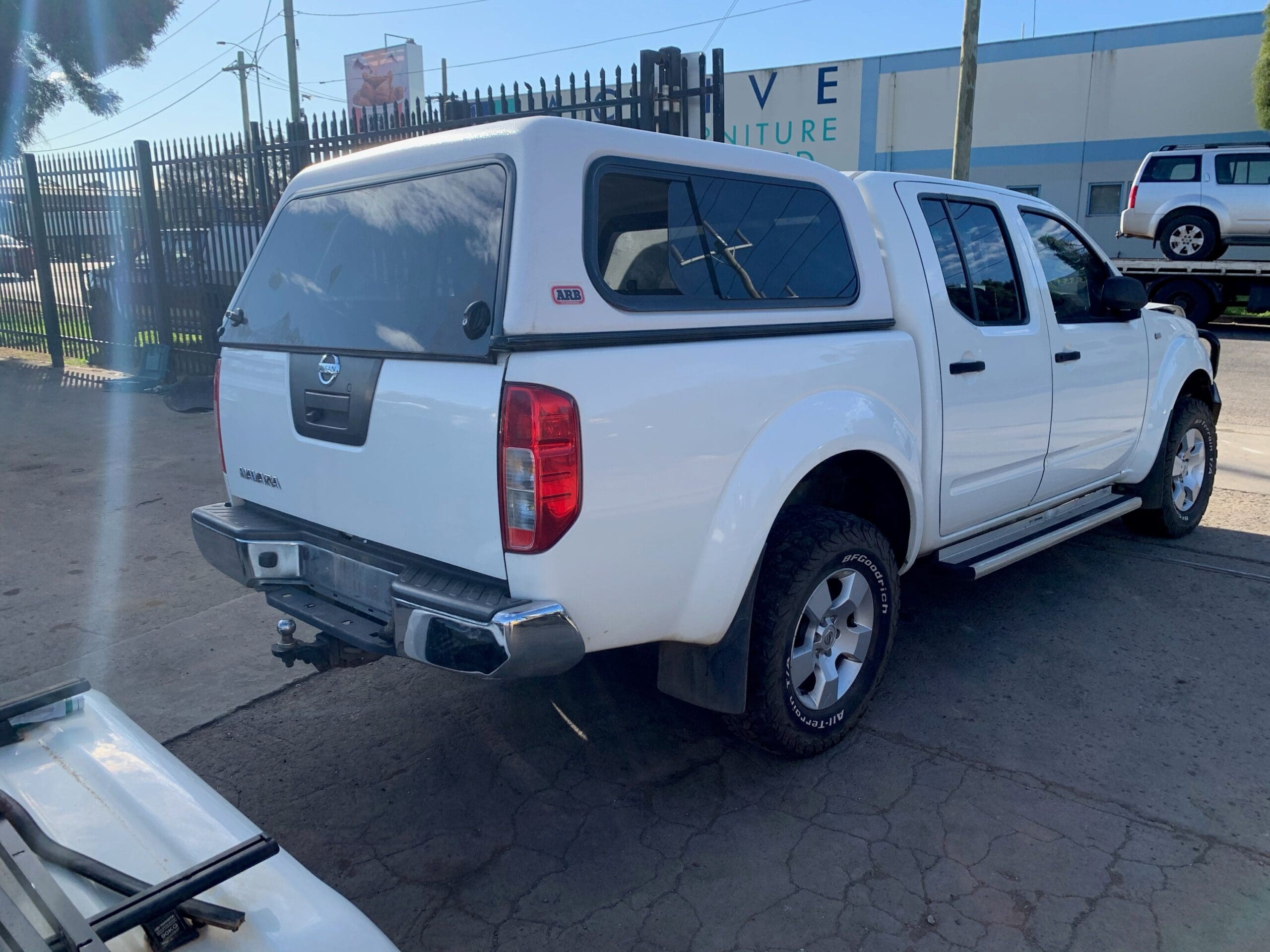 NISSAN NAVARA D40 VSK SPAIN YD25 WHITE 2008 WRECKING