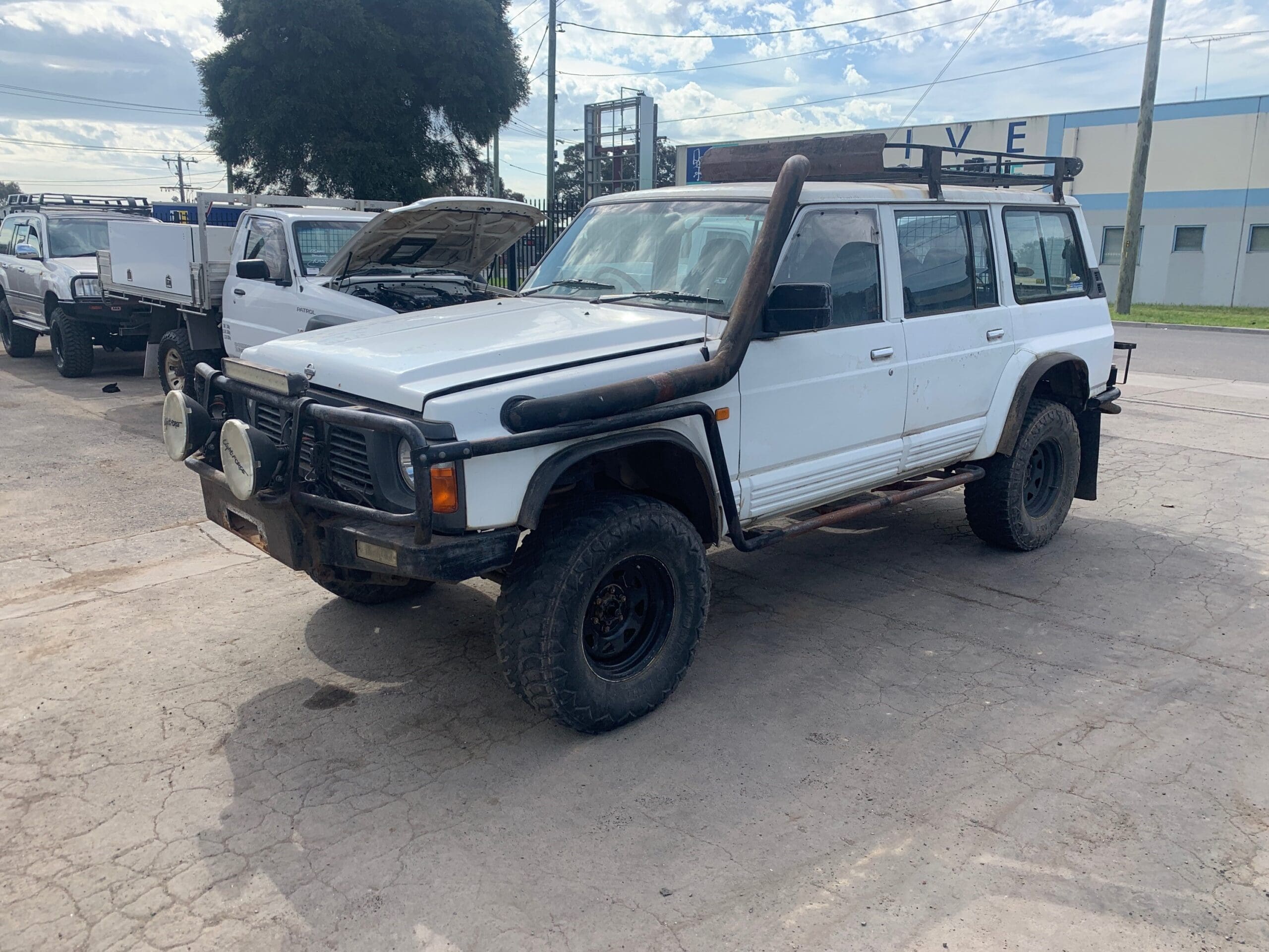 NISSAN PATROL GQ Y60 WAGON TD42 DIESEL TURBO WHITE 1993 WRECKING