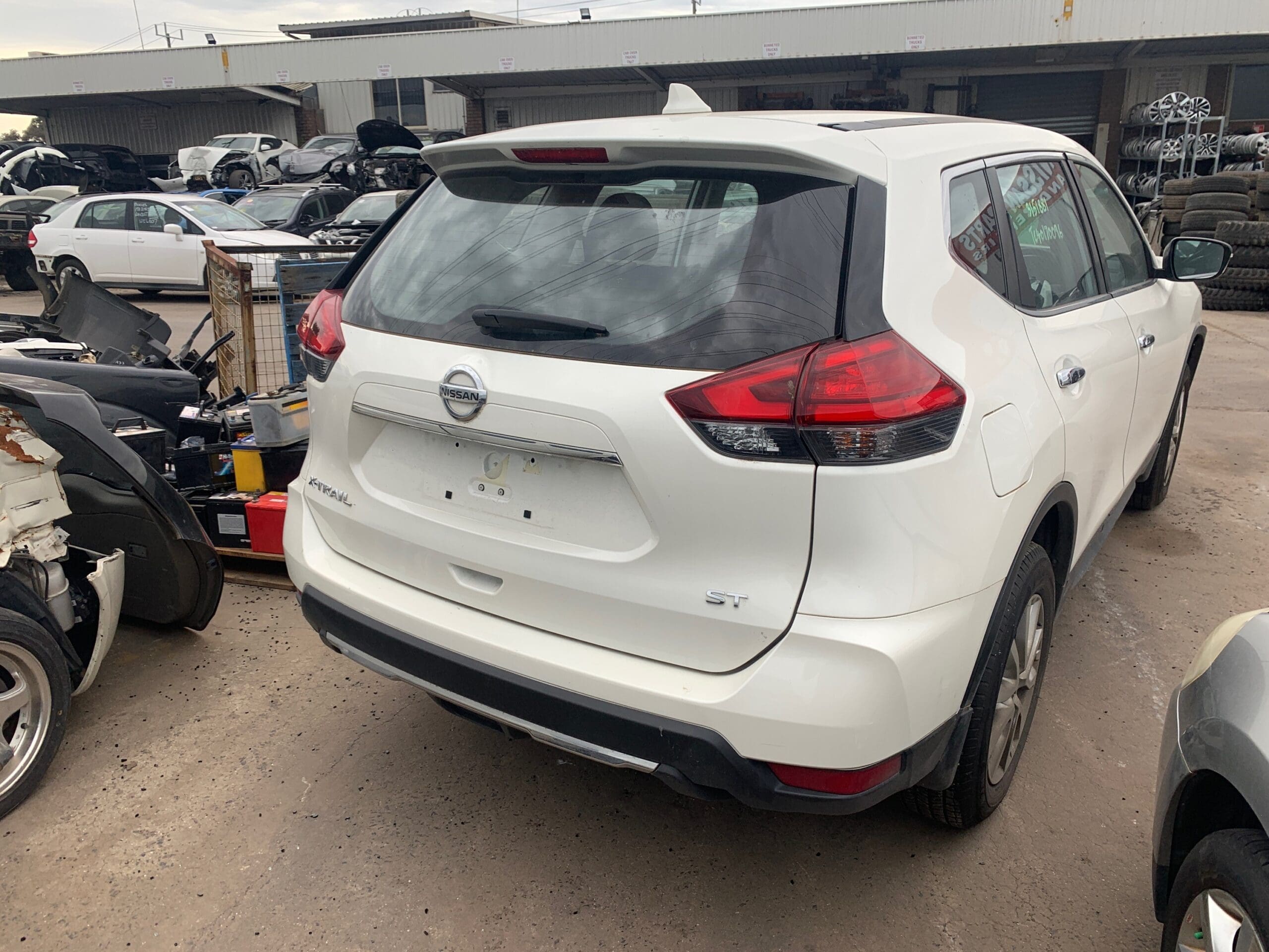 NISSAN X-TRAIL T32 ST SERIES 2 WHITE 2018 WRECKING