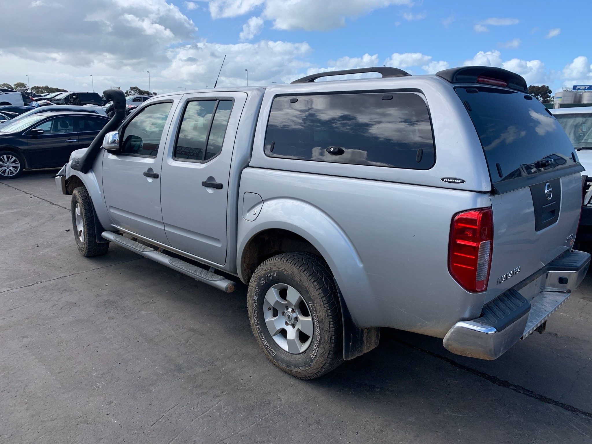 NISSAN NAVARA D40 VSK SPAIN YD25 DIESEL SILVER 2008 WRECKING