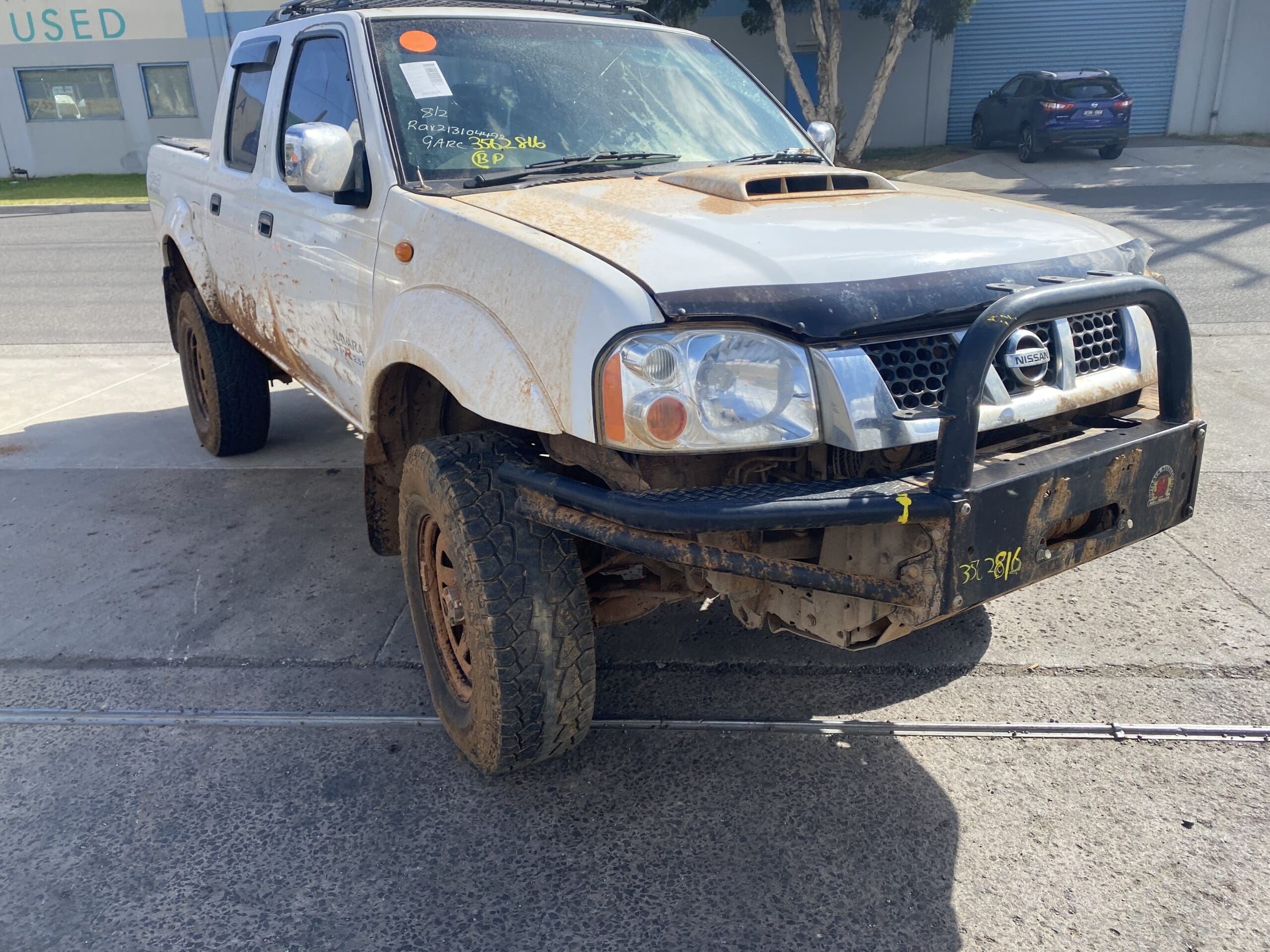 NISSAN NAVARA D22 YD25 TURBO DIESEL WHITE 2012 WRECKING