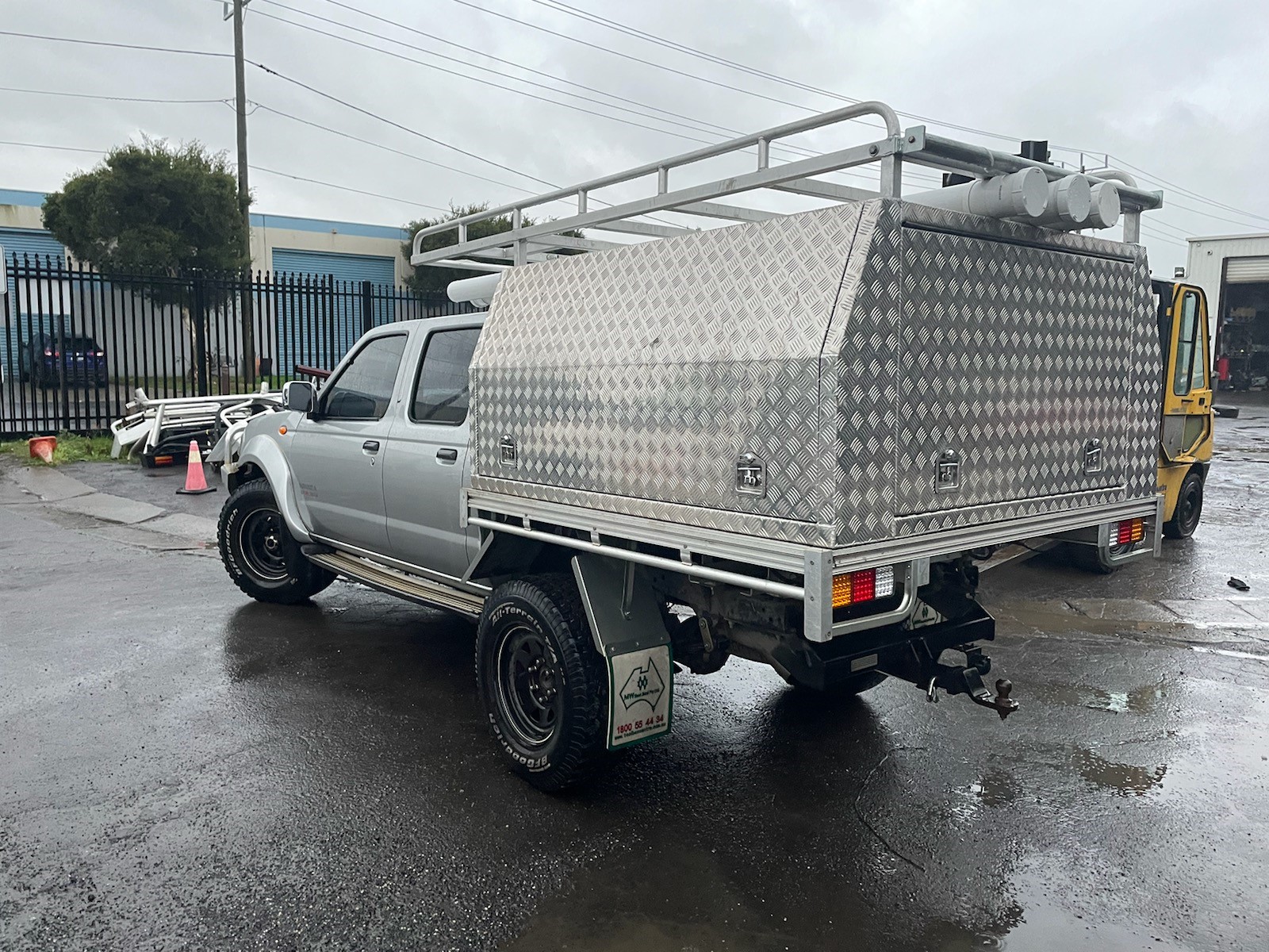 NISSAN NAVARA D22 ST-R DIESEL SILVER 2006 WRECKING