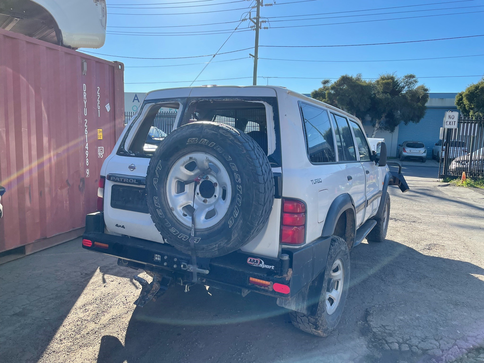 NISSAN PATROL Y61 GU WAGON TD42 TURBO DIESEL WHITE 1999 WRECKING
