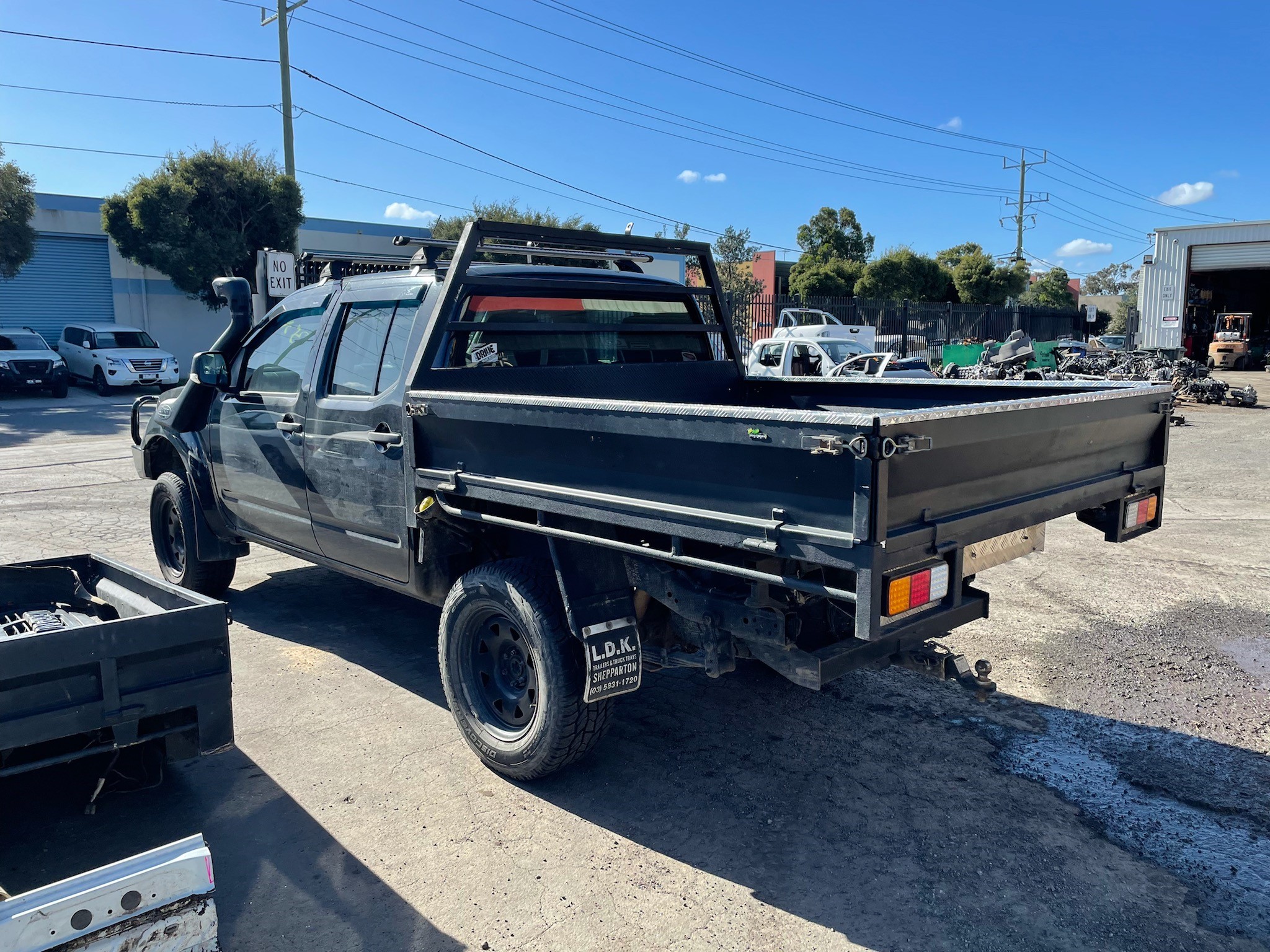 NISSAN NAVARA D40 VSK SPAIN YD25 DIESEL BLACK TRAY 2008 WRECKING