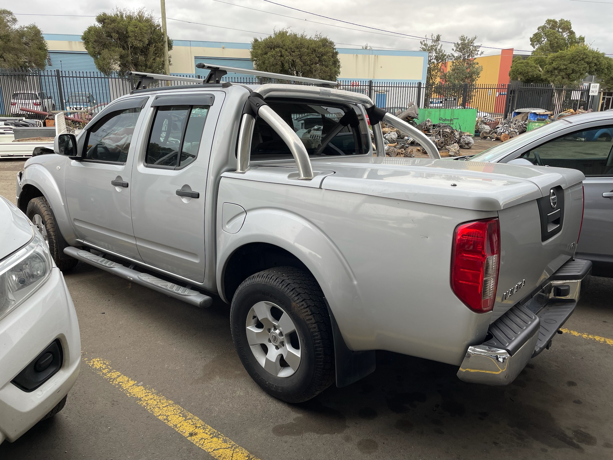 NISSAN NAVARA D40 MNT THAI YD25 DIESEL SILVER 2014 WRECKING