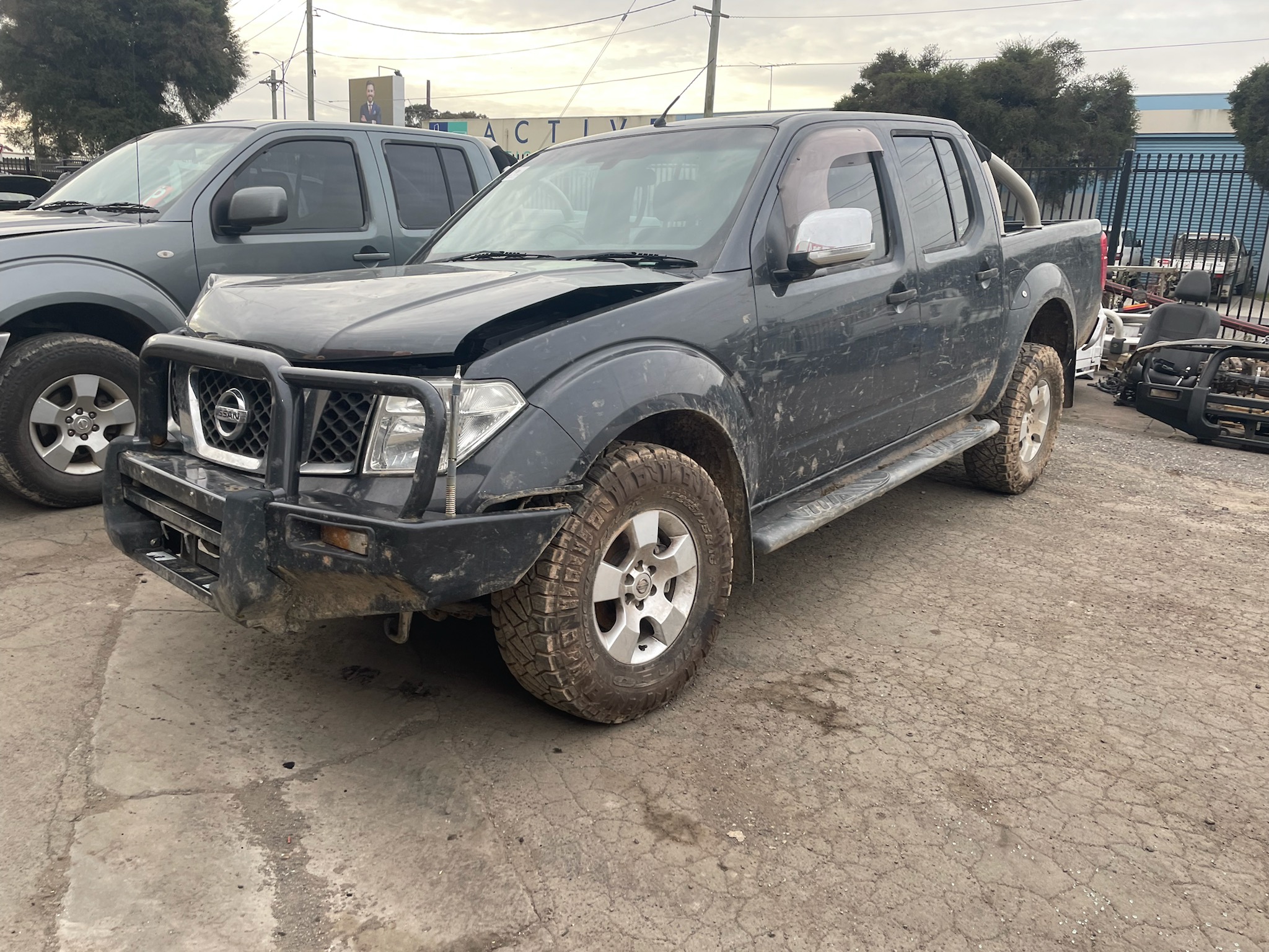 NISSAN NAVARA D40 VSK YD25 DIESEL BLACK 2009 WRECKING