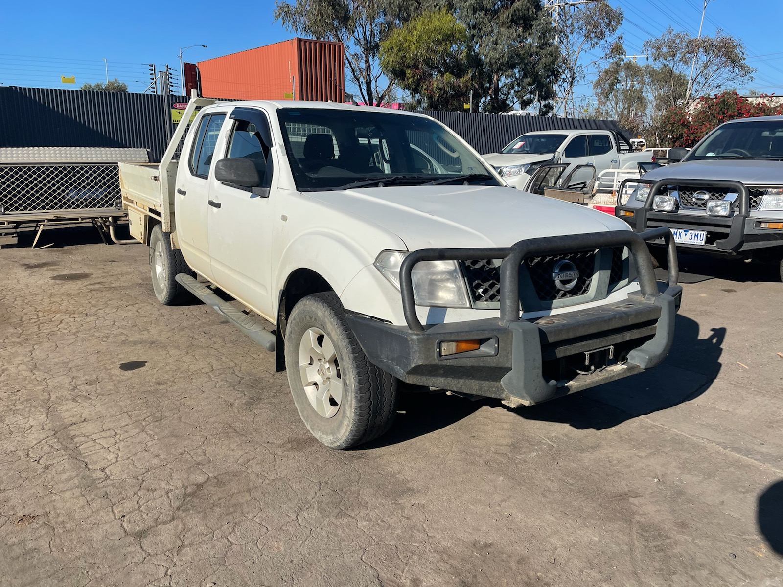 NISSAN NAVARA D40 VSK YD25 DIESEL WHITE 2007 WRECKING