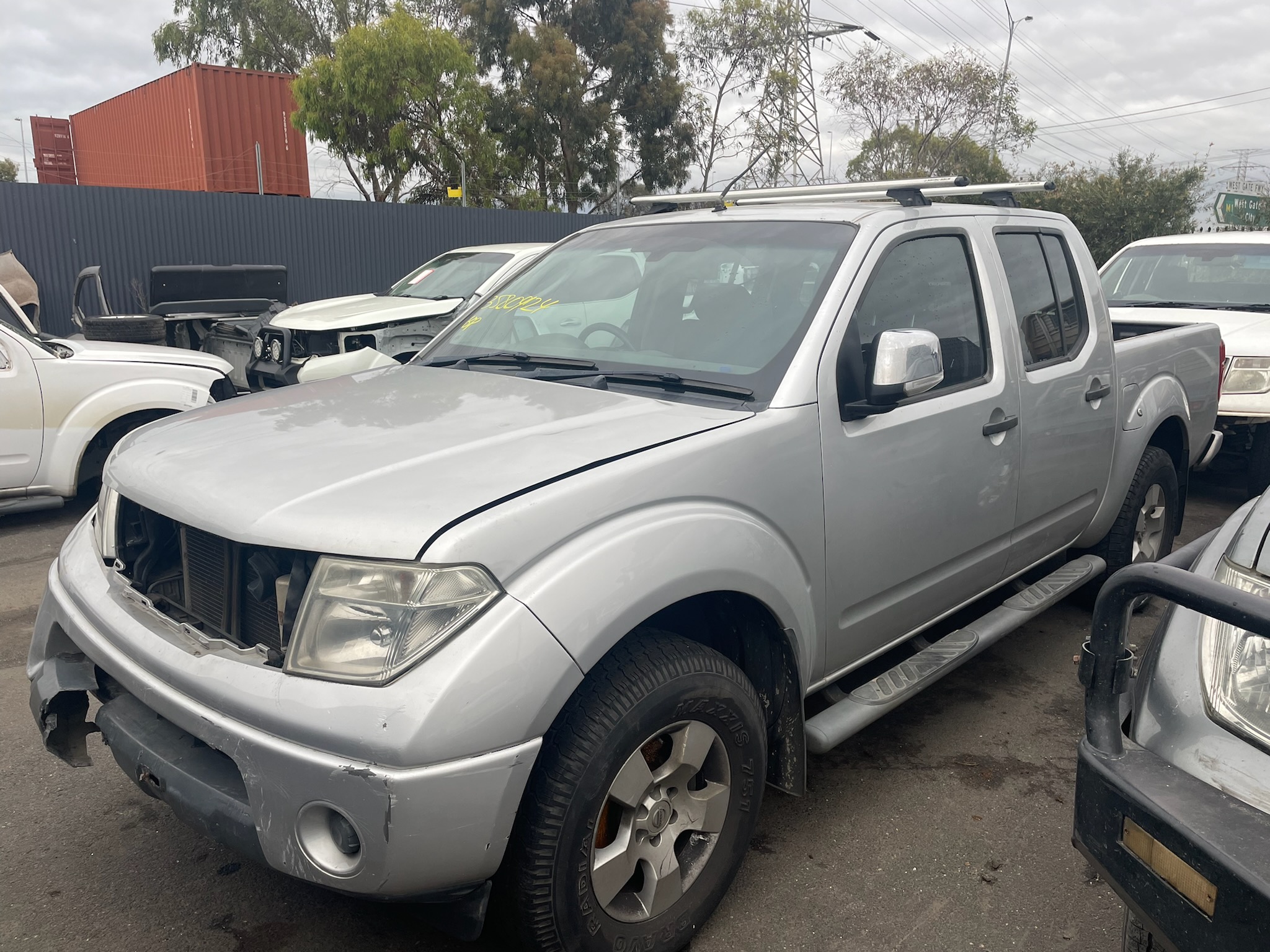 NISSAN NAVARA D40 VSK SPAIN YD25 DIESEL SILVER 2007 WRECKING