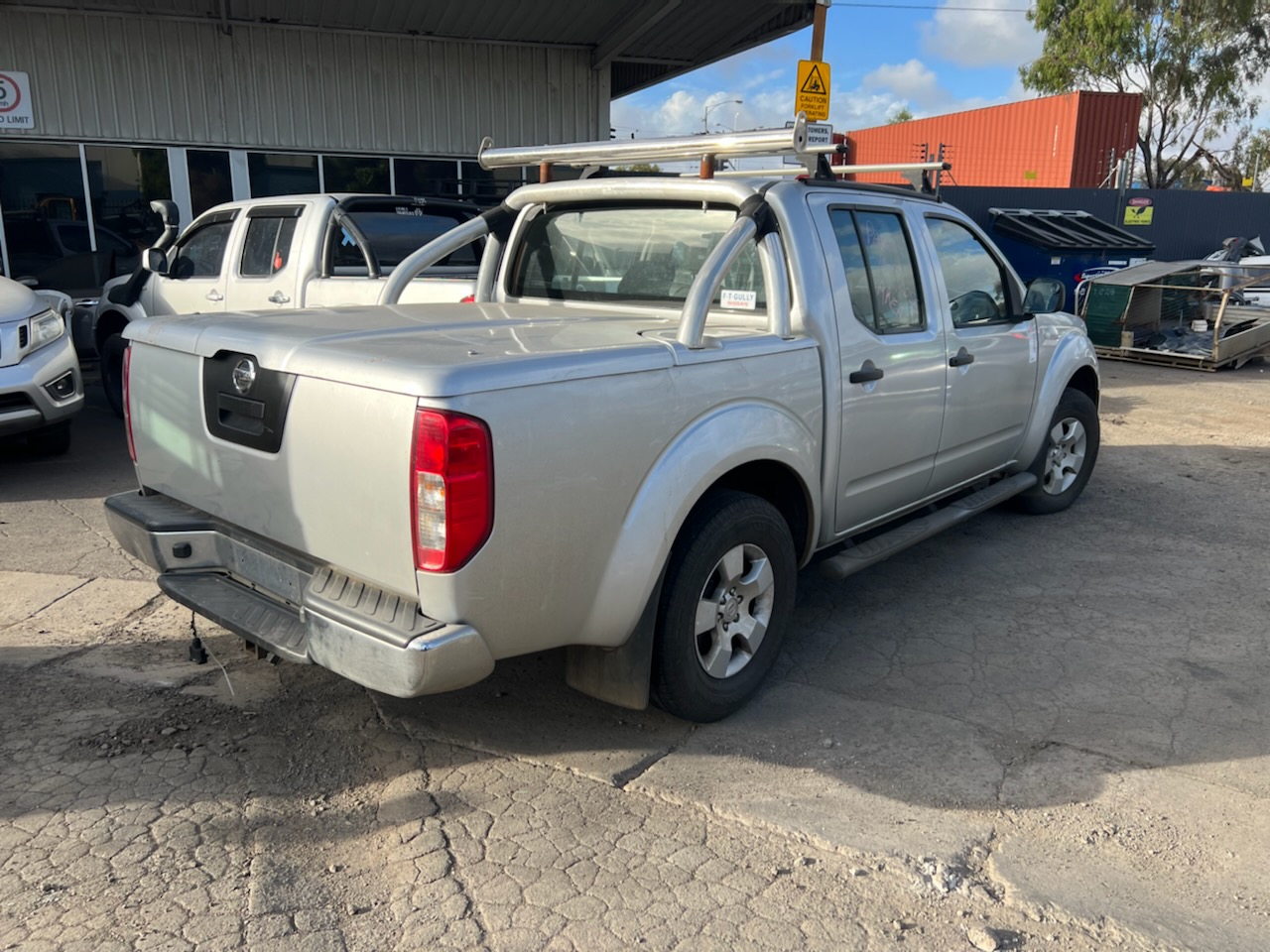 NISSAN NAVARA D40 MNT THAI YD25 DIESEL SILVER WRECKING