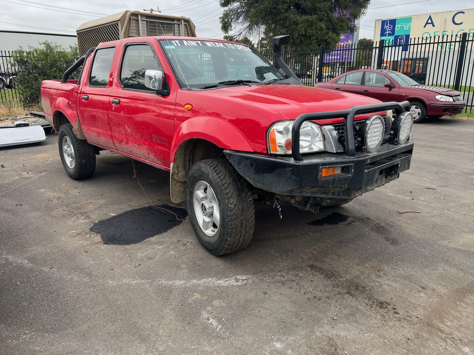 NISSAN NAVARA D22 ST-R 4X4 VG33 V6 PETROL RED 2005 WRECKING