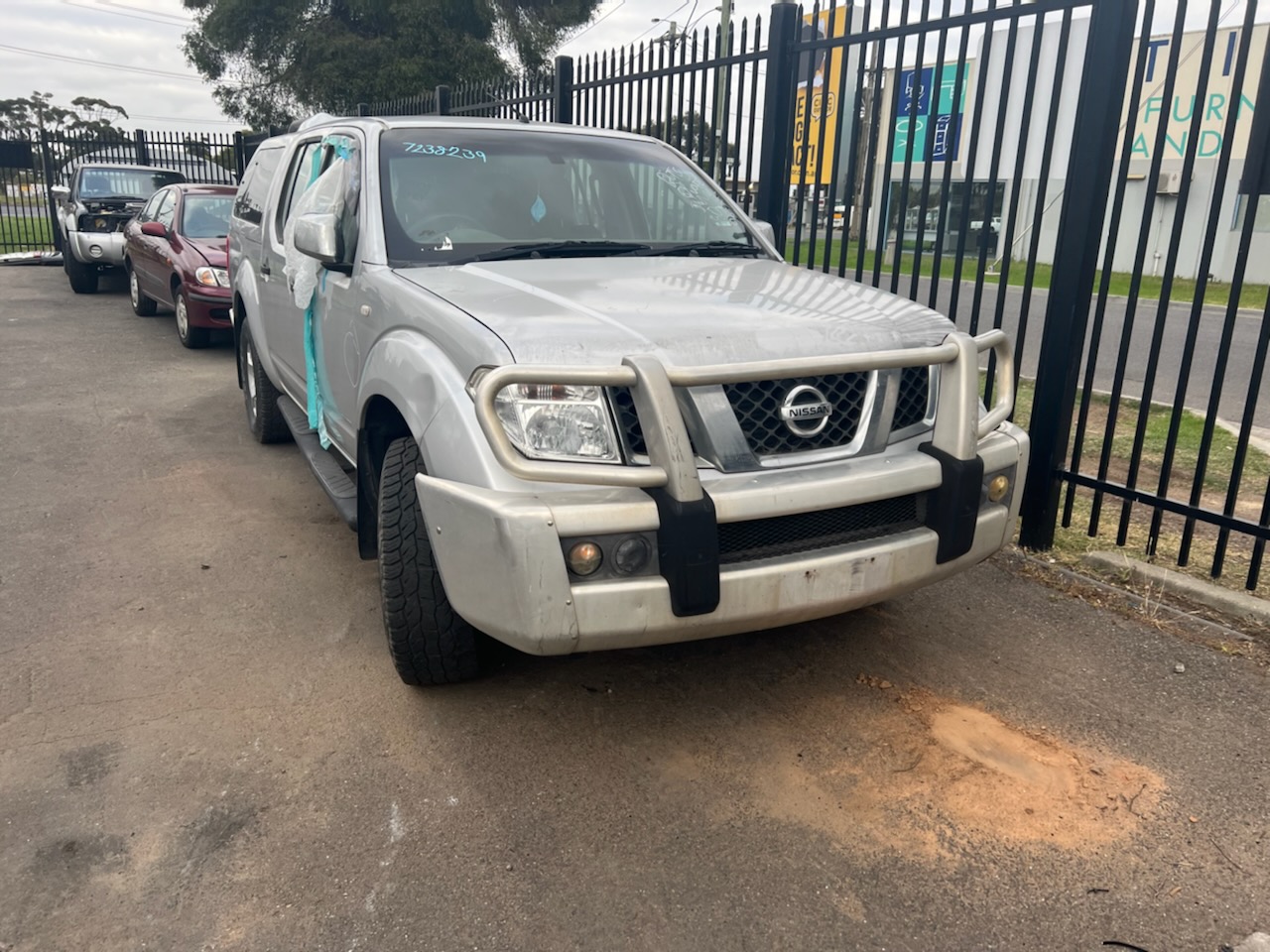 NISSAN NAVARA D40 VSK SPAIN YD25 DIESEL SILVER 2009 WRECKING